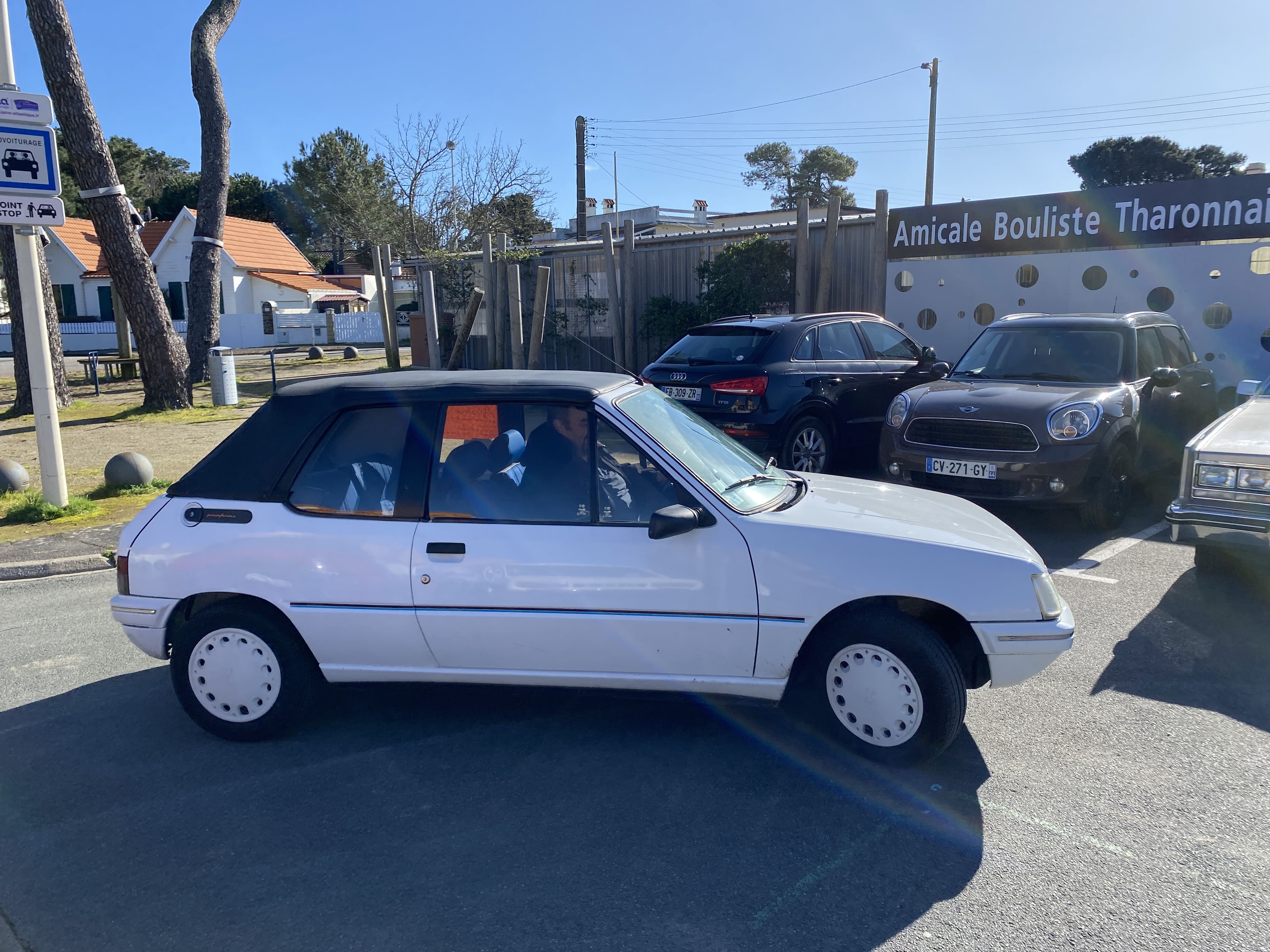 Peugeot-205-Veysset