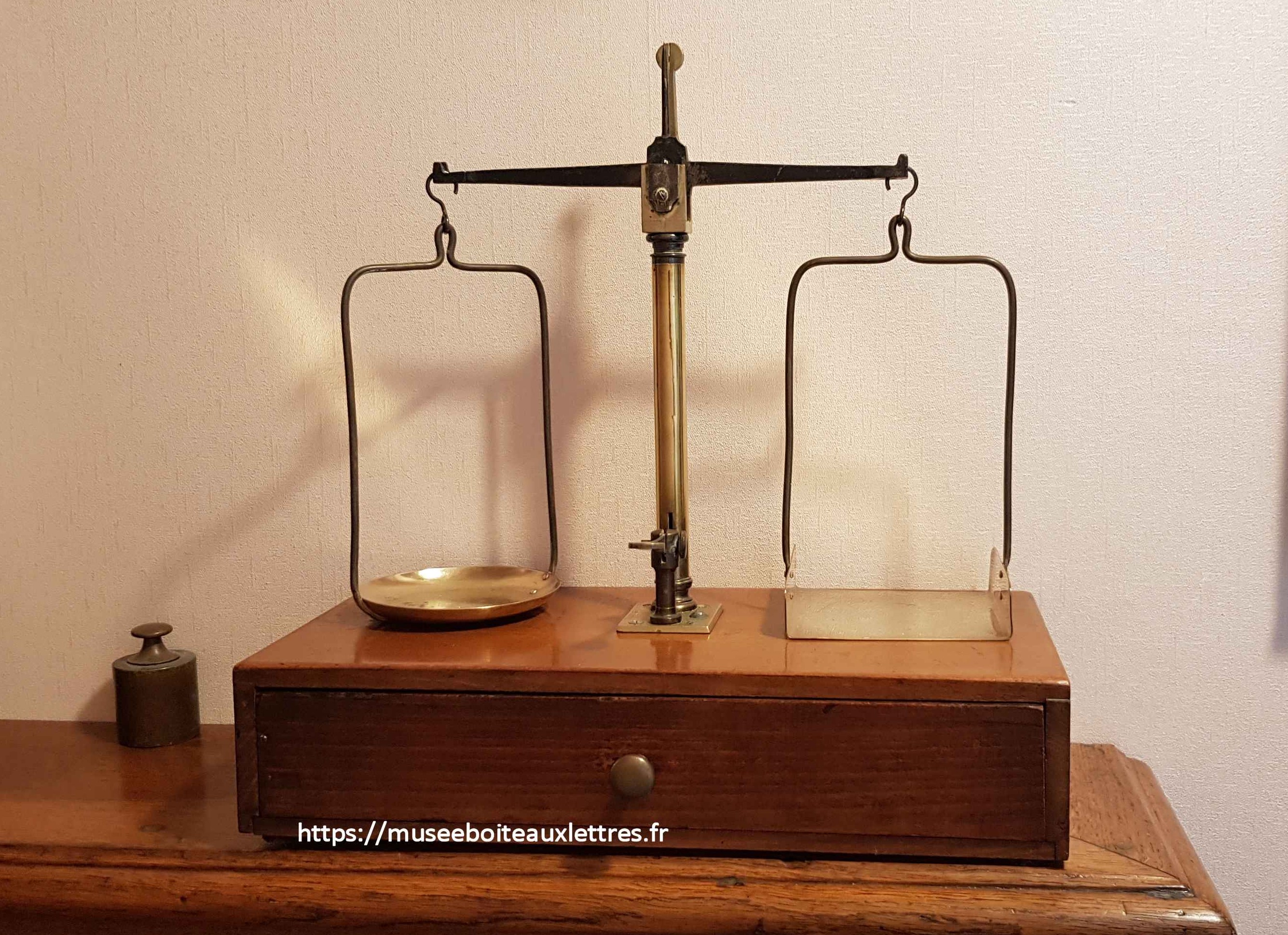 trébuchet balance testut poste aérienne PTT guichet la poste