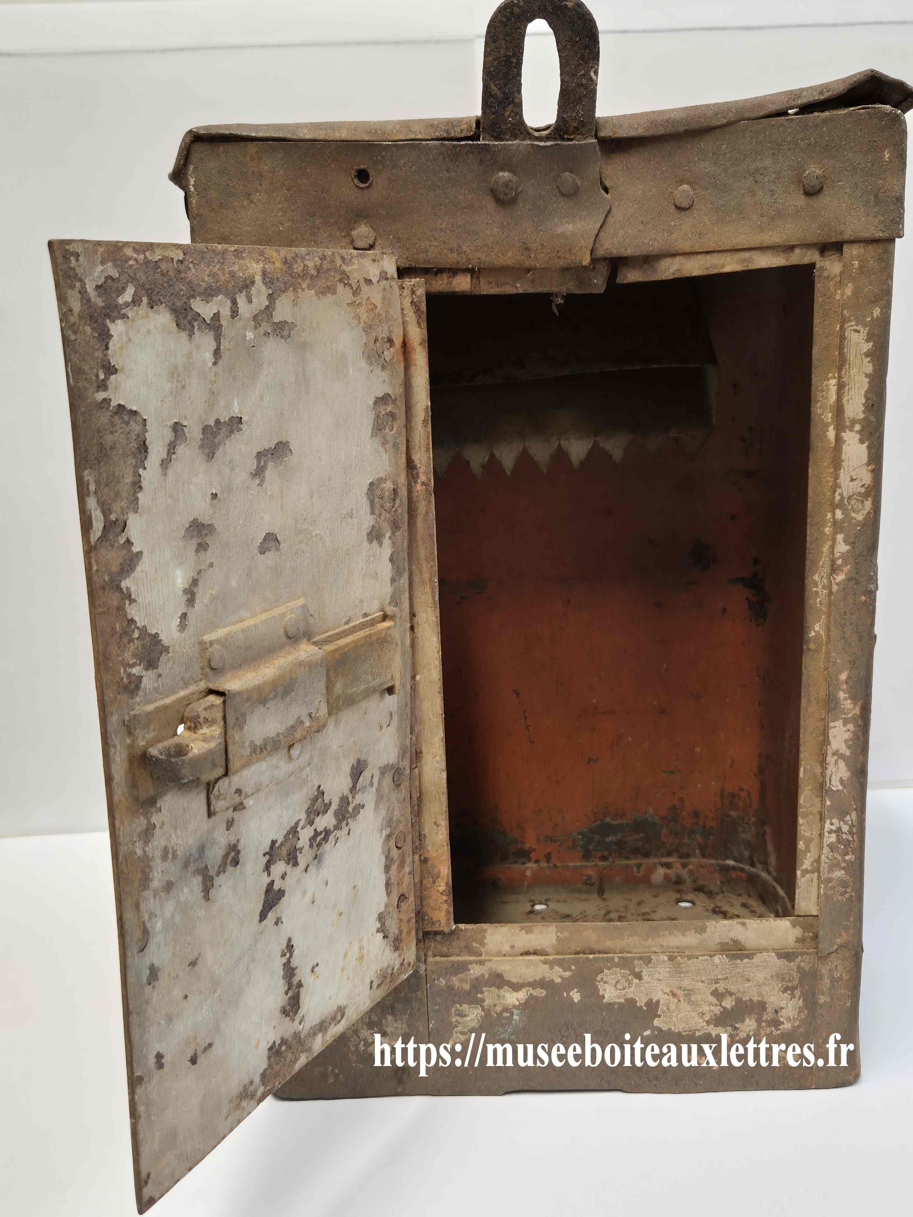 Porte arrière boite aux lettres mobile PTT