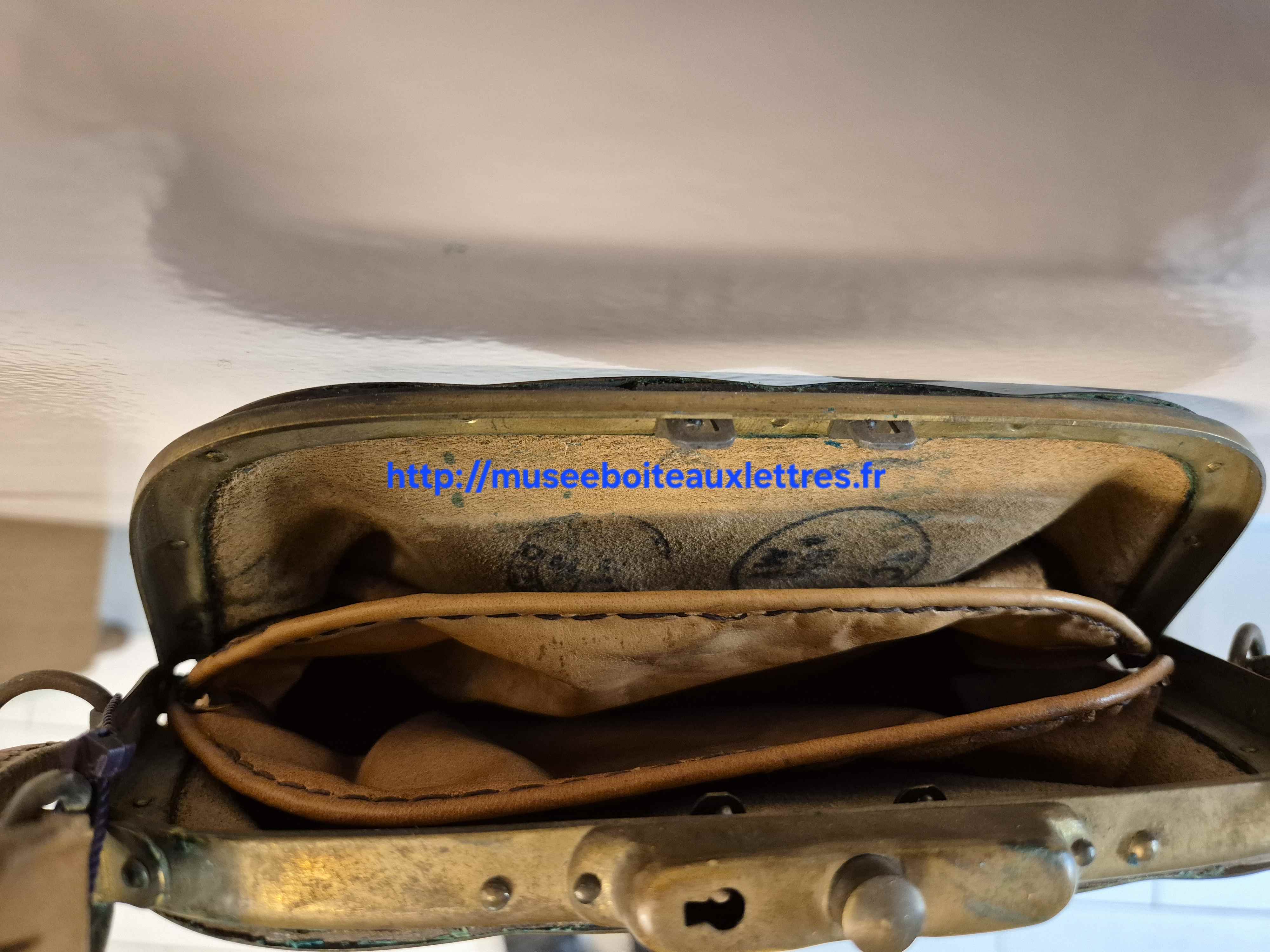 facteur postier sac sacoche en cuir