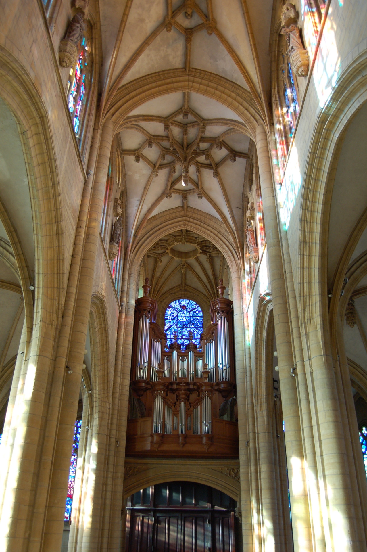 Basilique notre dame d espe rance de me zie res 02