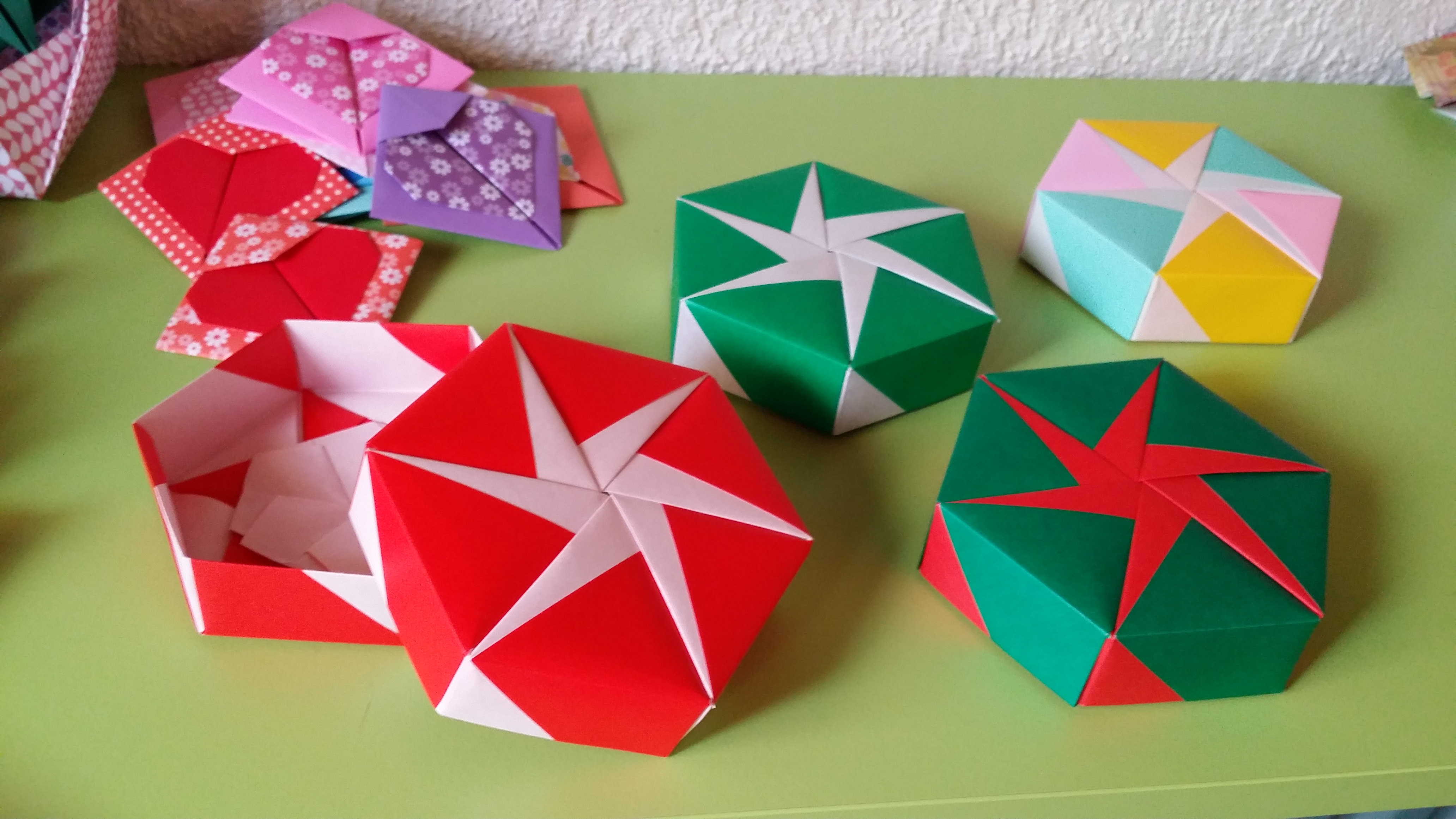 boîte hexagonale grande étoile 5€