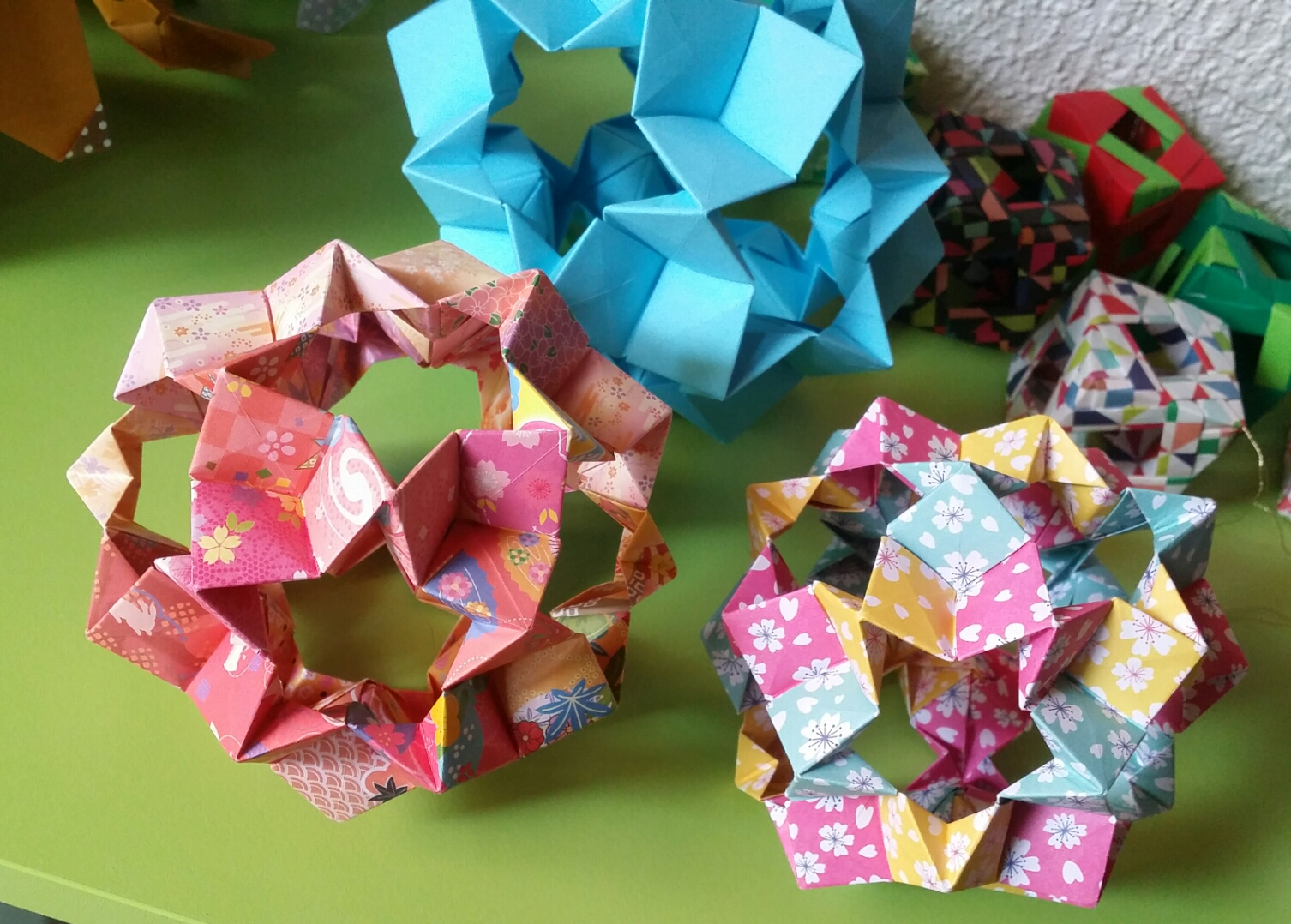 Kusudama Cookie cutter à suspendre ou à poser 6€
(~ Ø 8 à 12 cm)