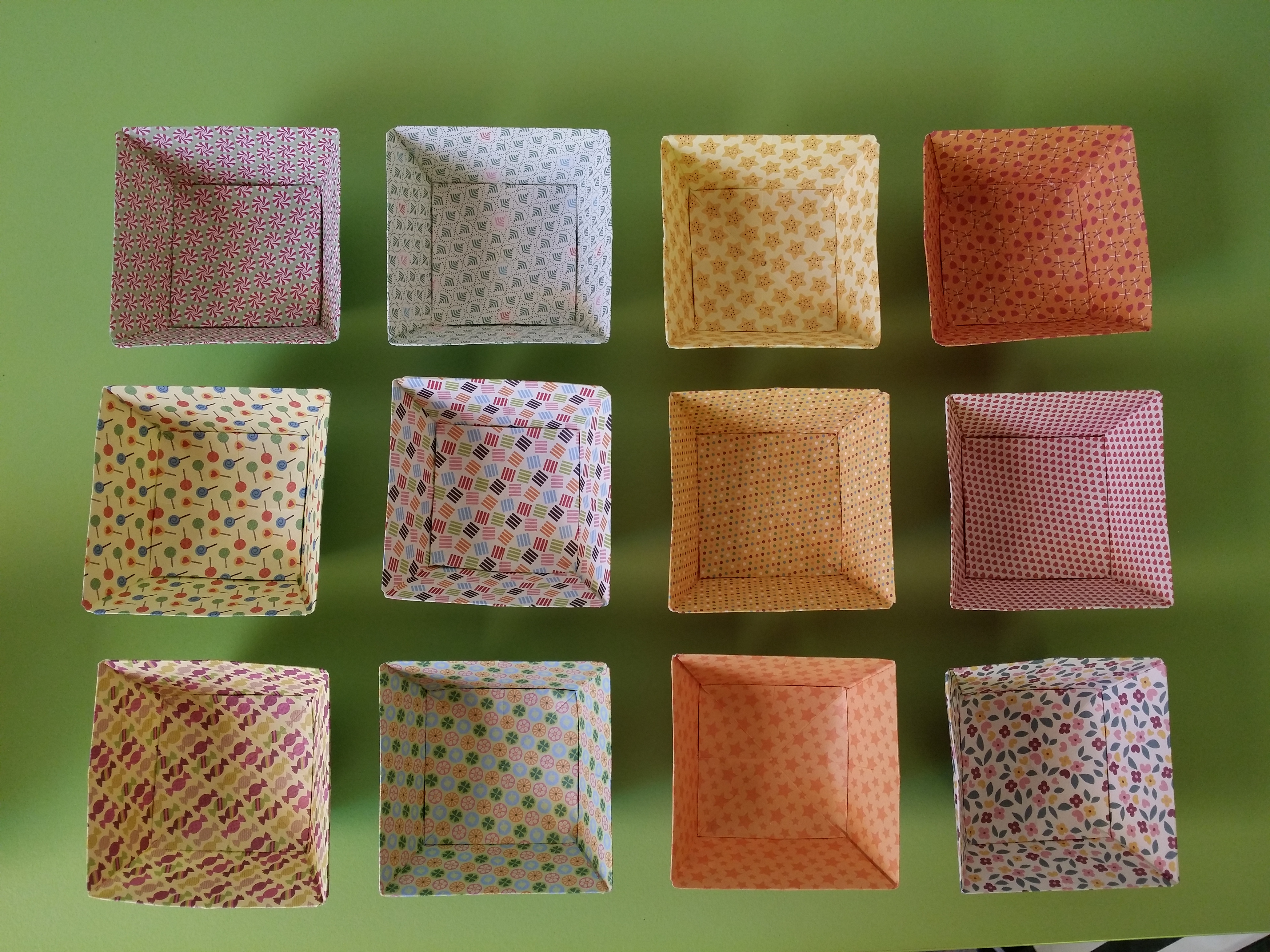 Lot de 3 coupelles assorties 2€