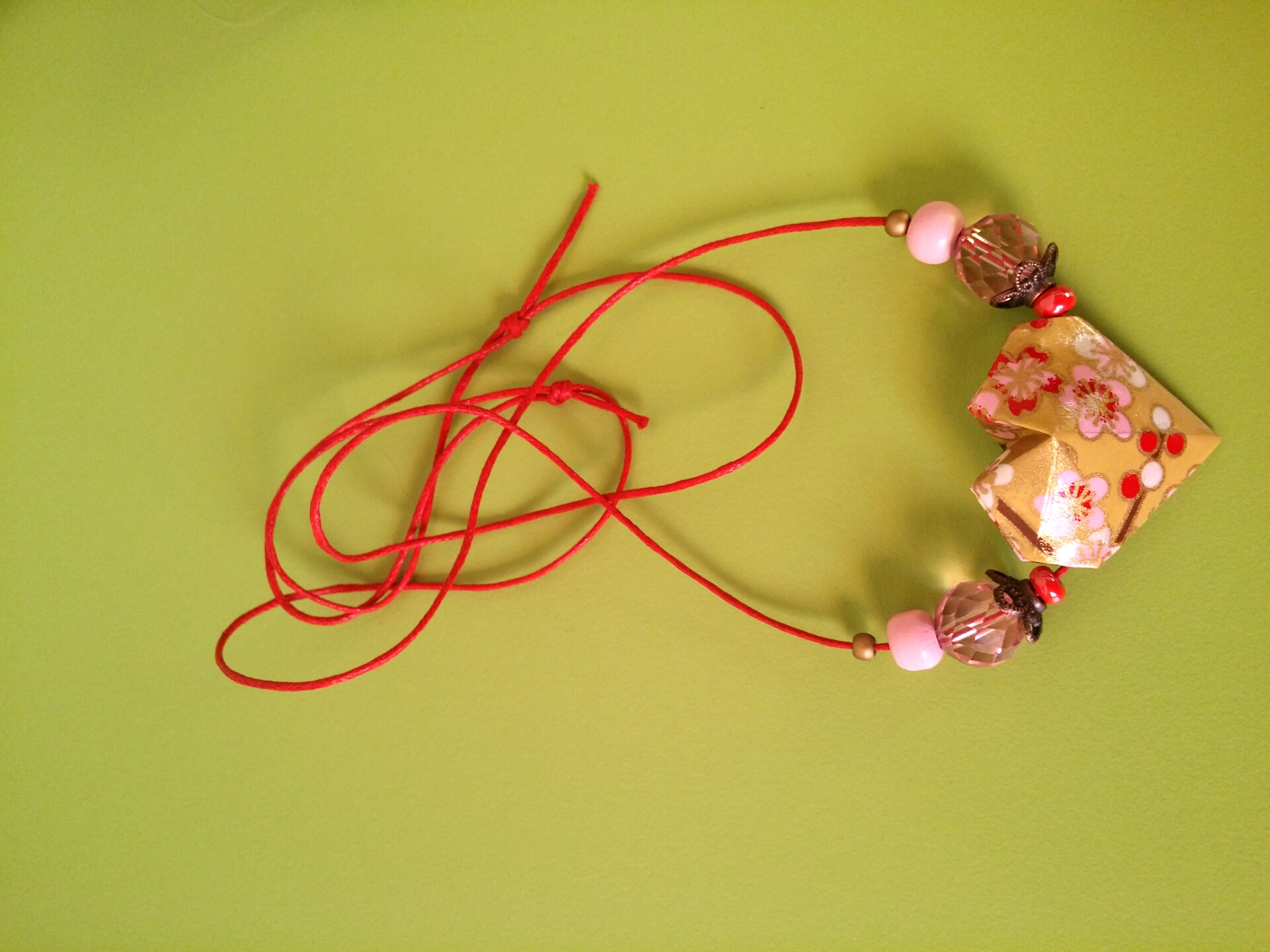 Collier Cœur, sakura et ciel d'or, 12€ 