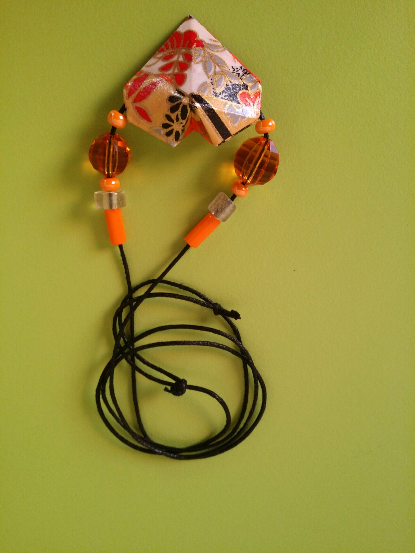 Collier Cœur, végétal orange, 12€