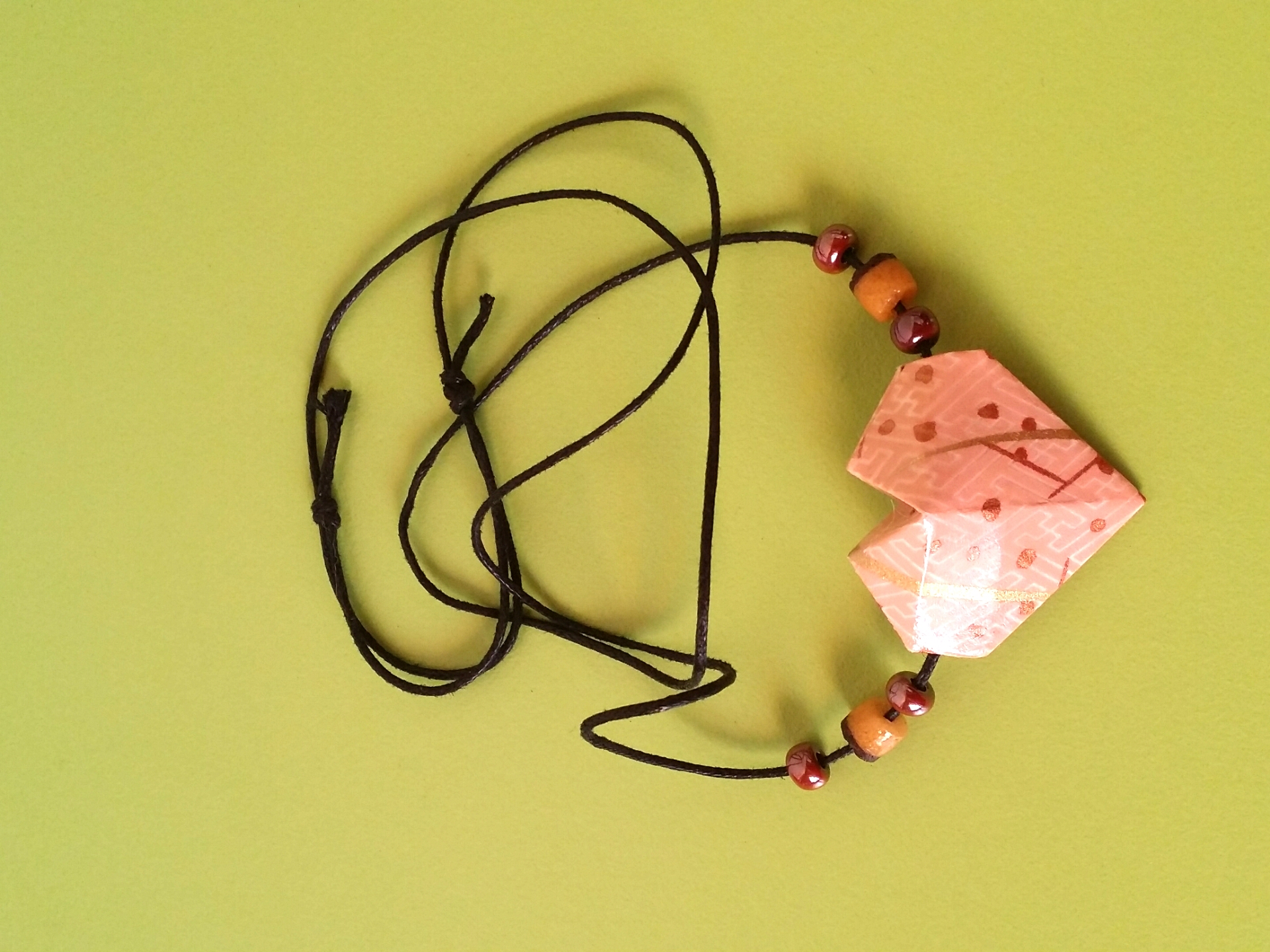 Collier Cœur, herbes d'or, 12€