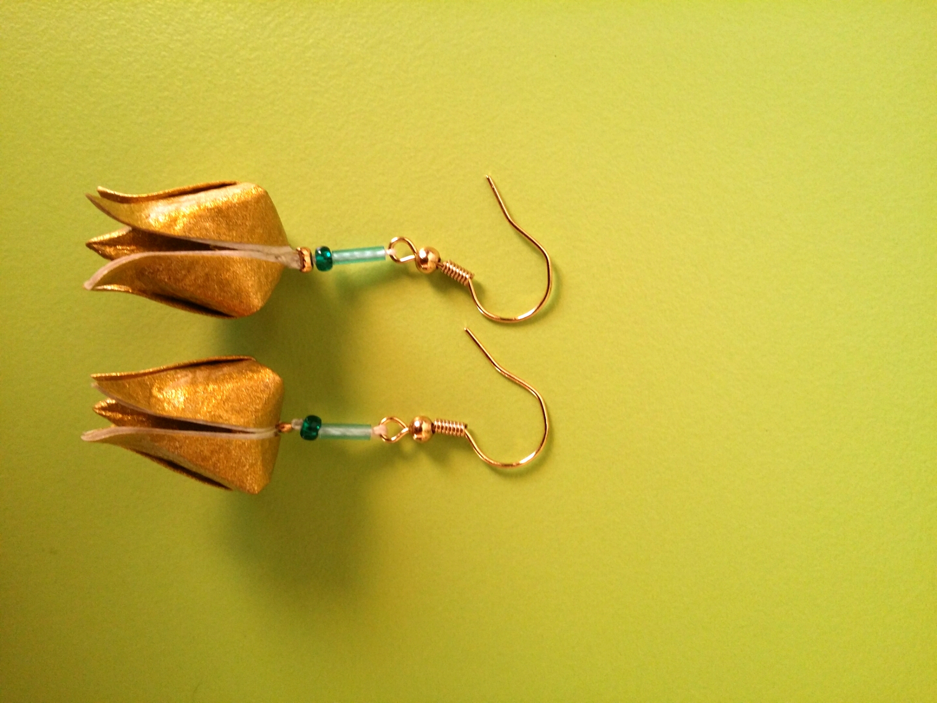Boucles d'oreilles Boutons de lotus, doré, 9€