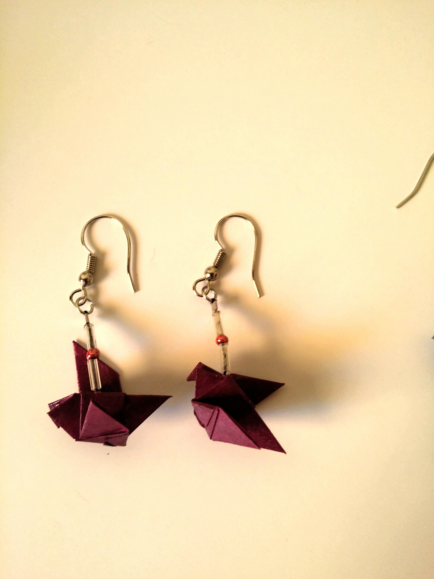 Boucles d'oreilles Oiseaux, prune, 9€