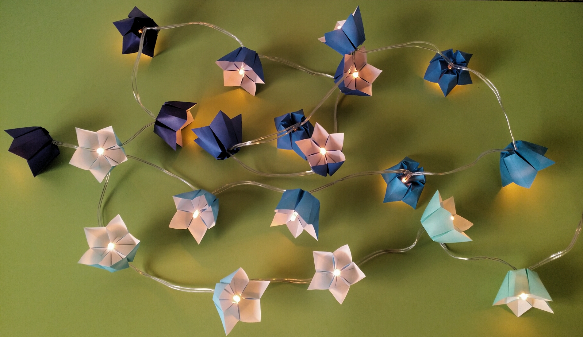 Guirlande lumineuse Gentiane 17€
(2m de long, 20 leds, piles fournies) détournement personnel