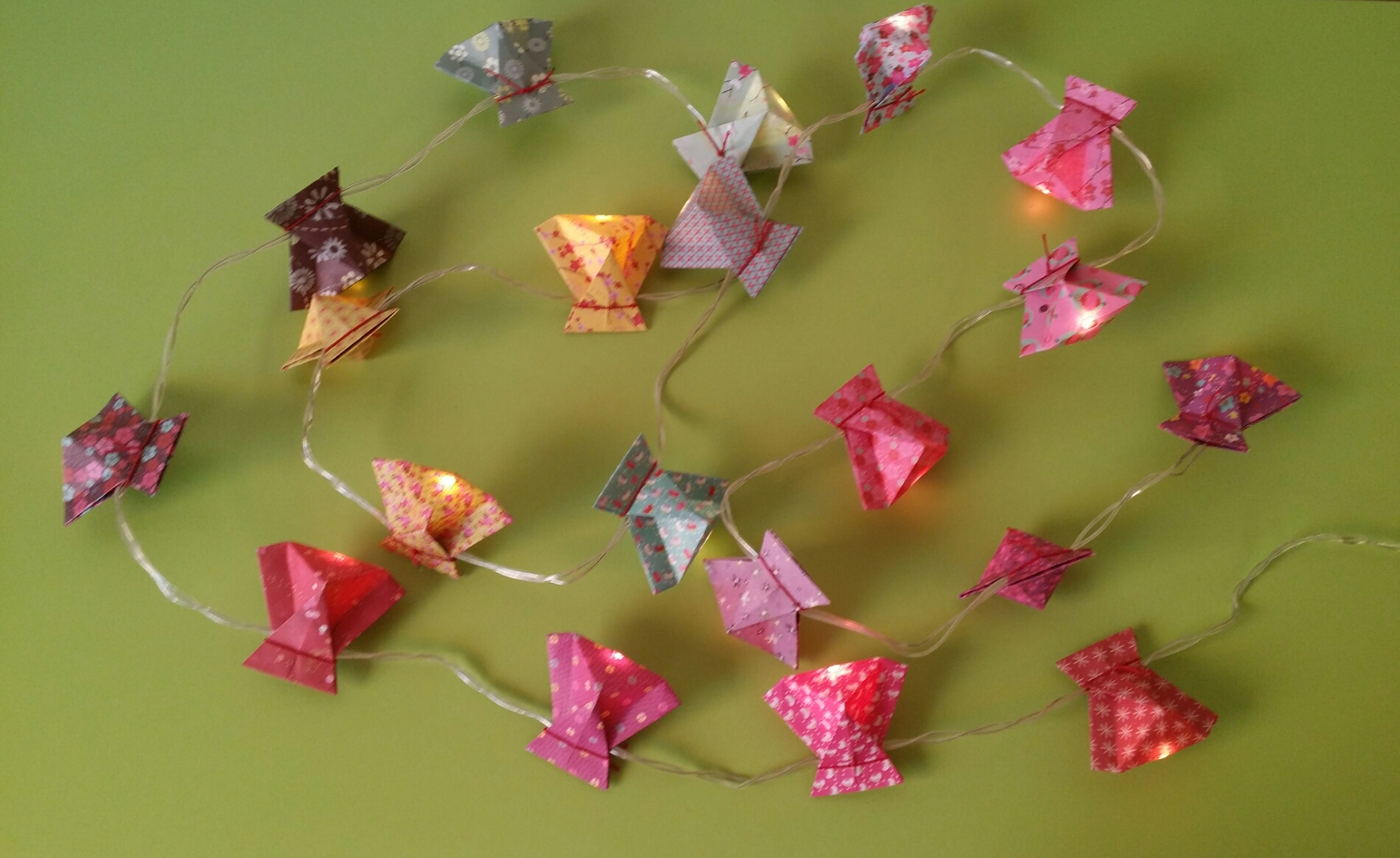 Guirlande lumineuse Bourses 17€
(2m de long, 20 leds, piles fournies) détournement personnel