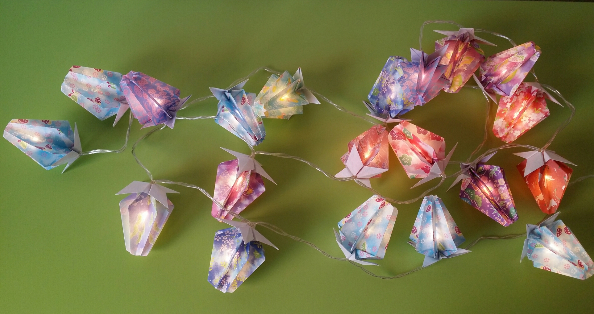 Guirlande lumineuse Lampions longs 17€
(2m de long, 20 leds, piles fournies)