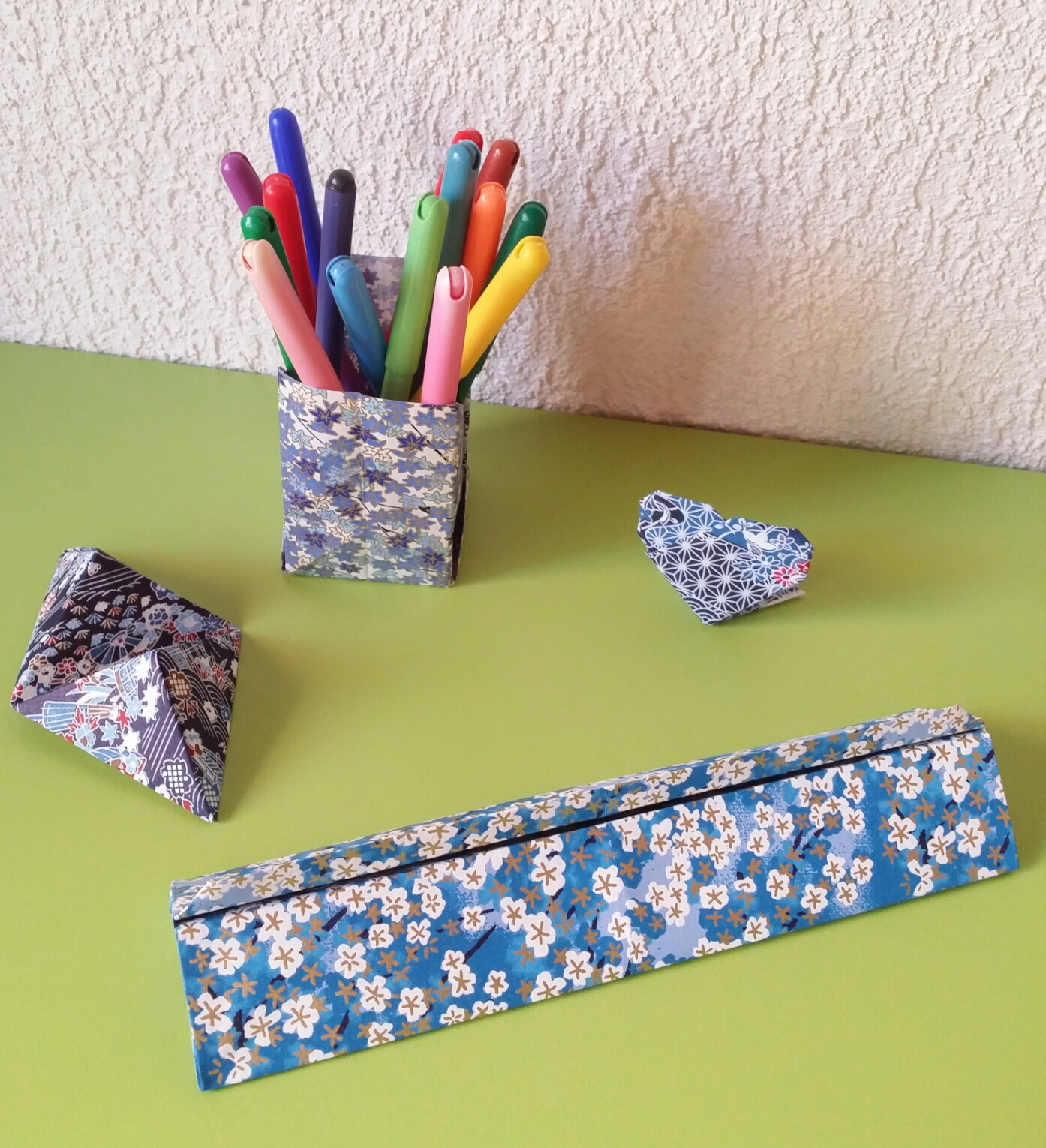 trousse de bureau en papier washi 5€
(~ 23 x 4 cm)