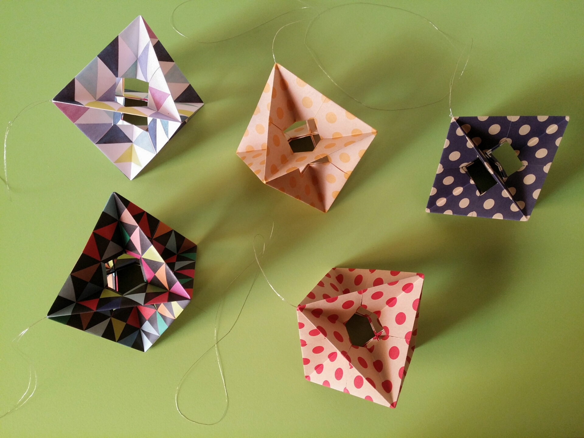 Gyroscope à suspendre 2€
(10 x 7, 5 cm)