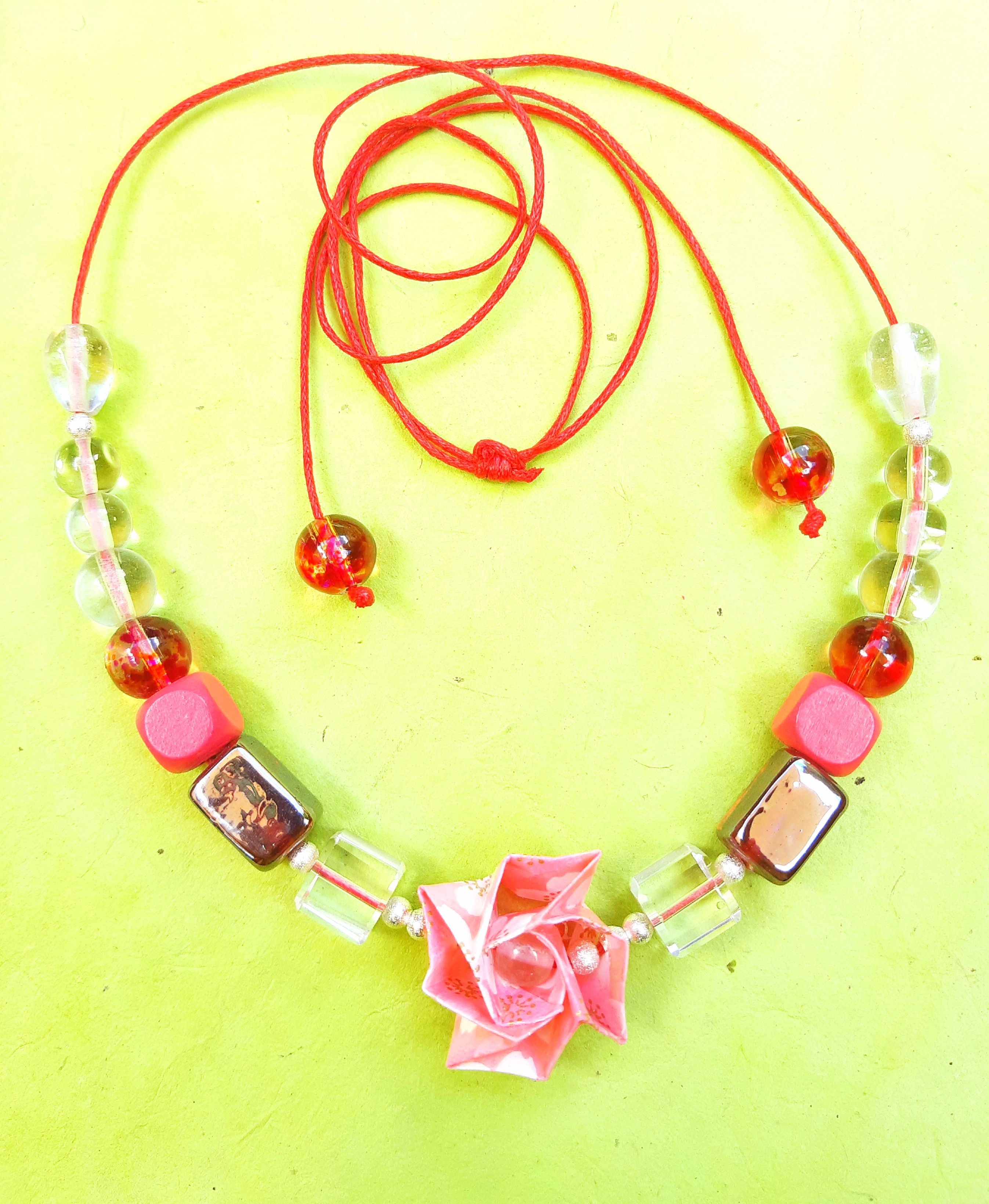 Collier Fleur, rose 13€
