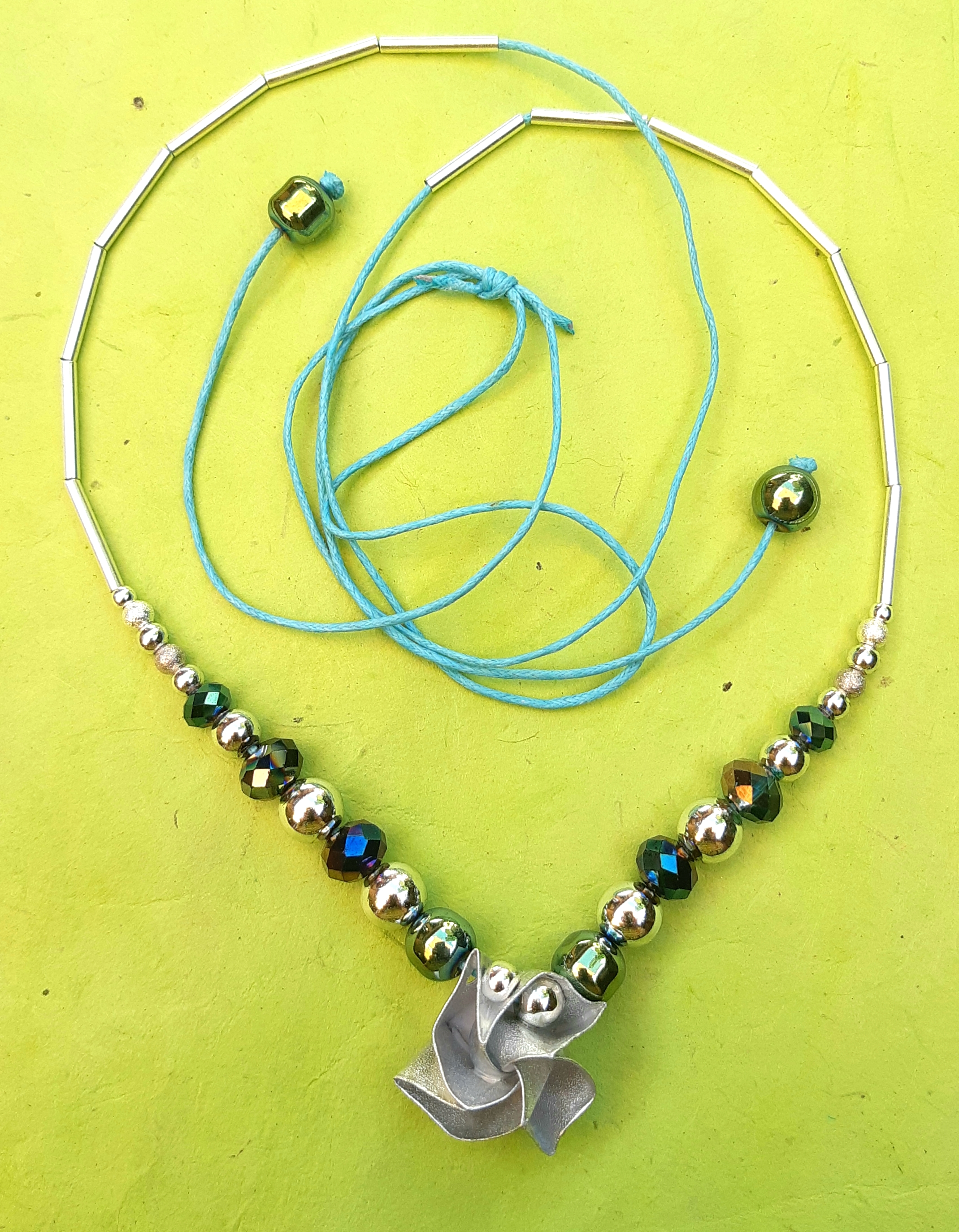 Collier Fleur, argenté, 13€