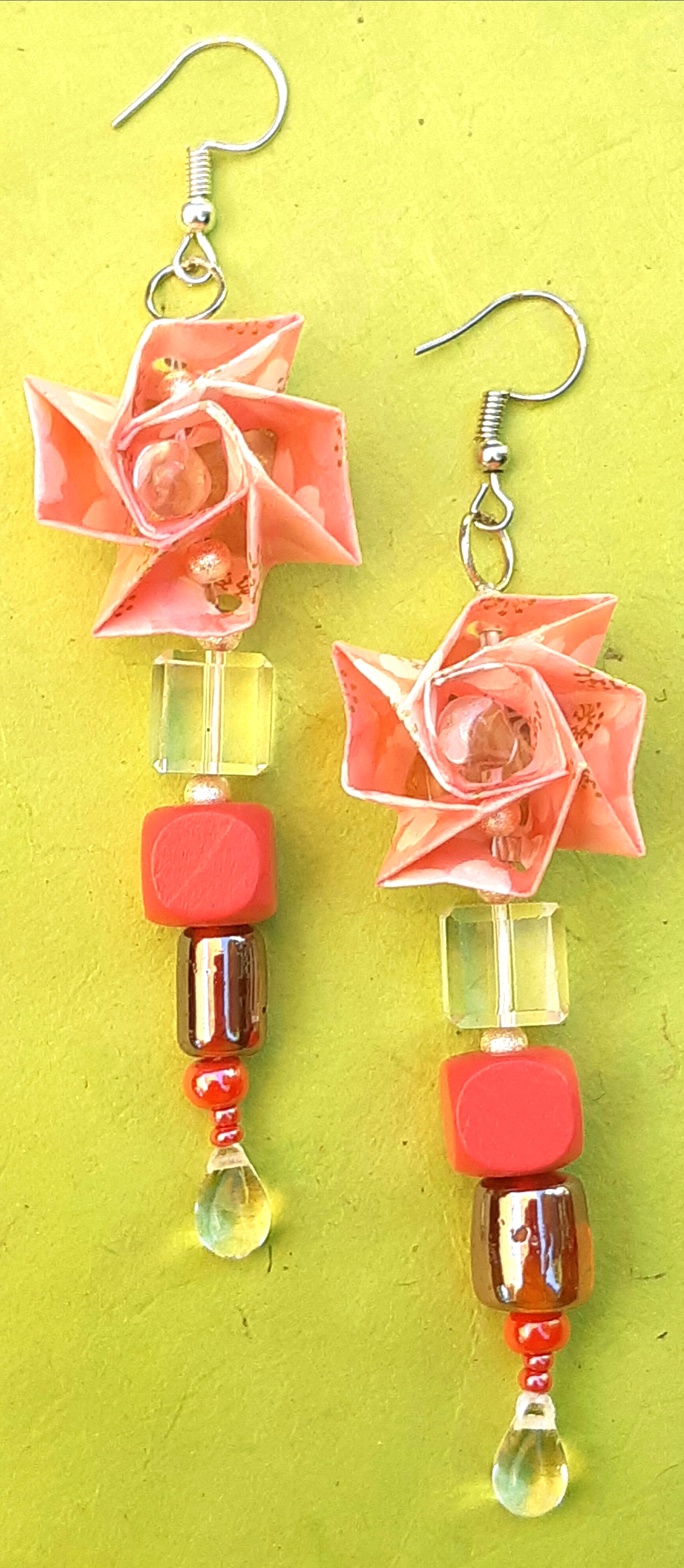 Boucles d'oreilles Fleurs, rose douceur, 12€