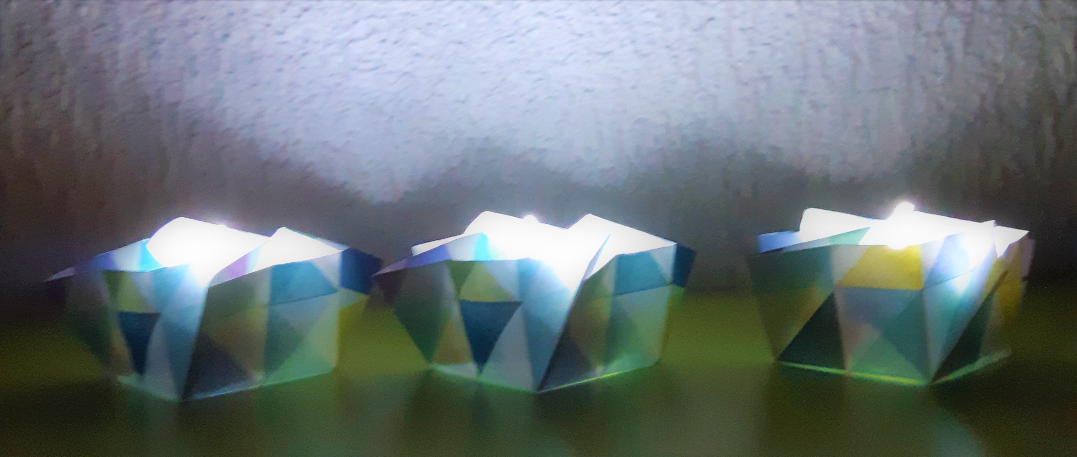 Veilleuses Fleur à led 3€ 
(~ Ø 8 x h 4 cm)
