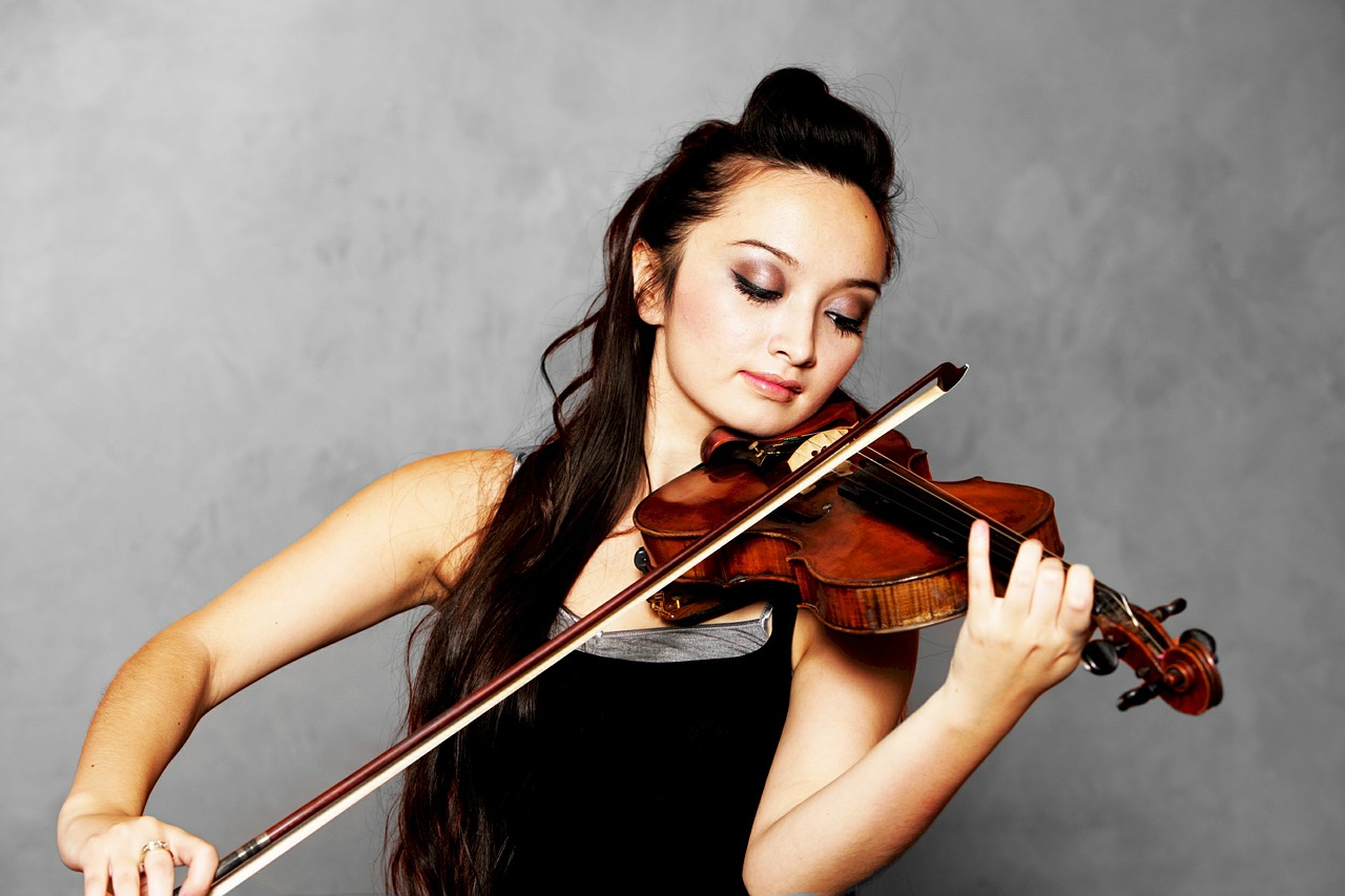 Solo violinist 619154 1280