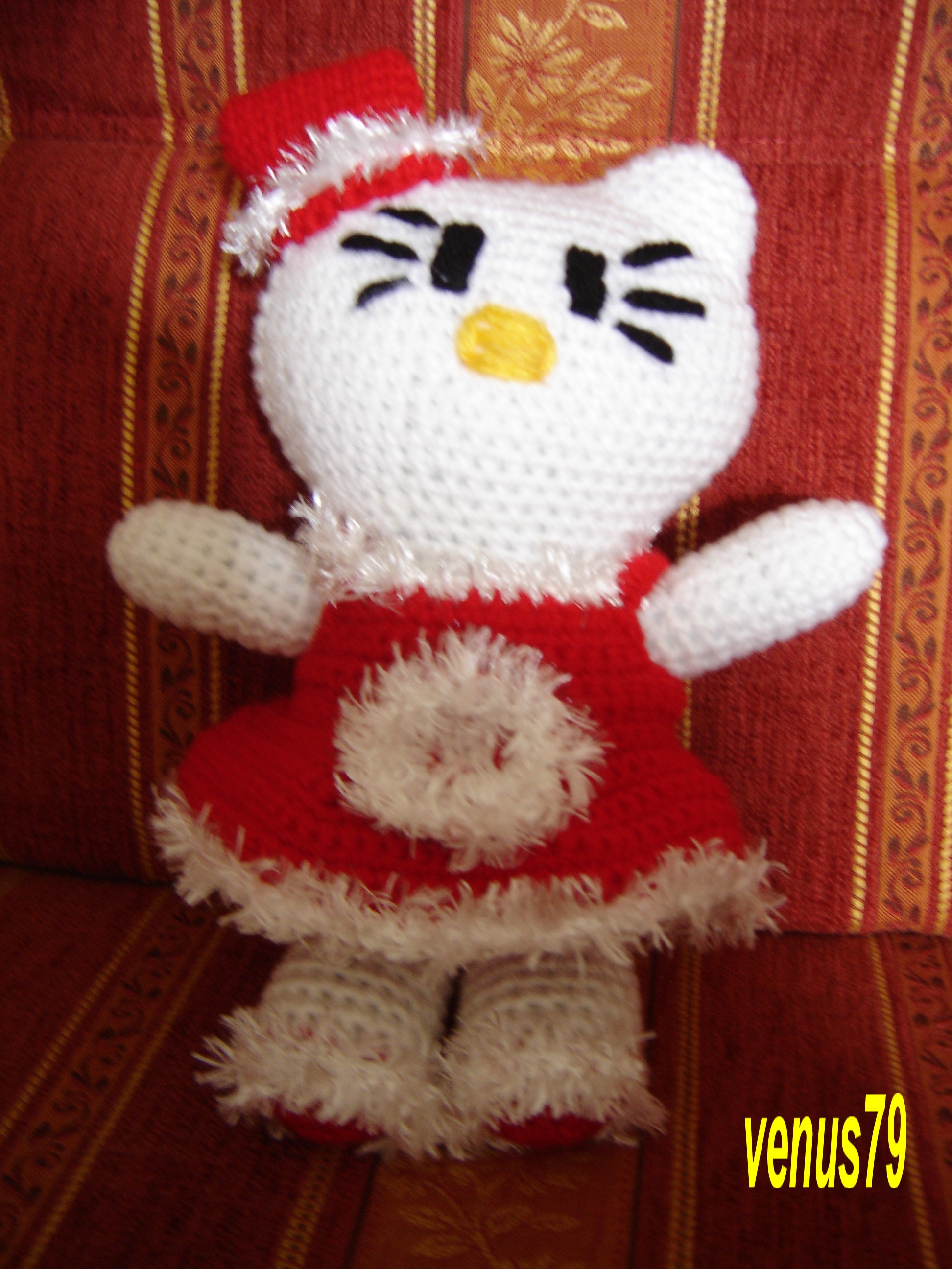 kitty mère noel 20cm 15 euros