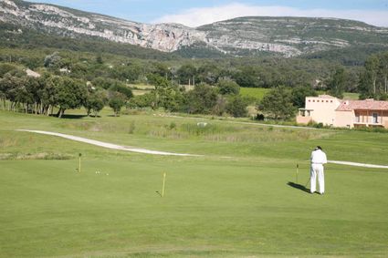 Putting green provence country club ecole de golf provence