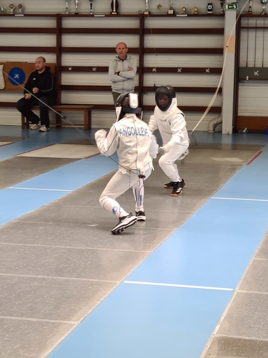  Escrime Angoulême : Les plus jeunes à La Rochelle, les séniors à Melun. 