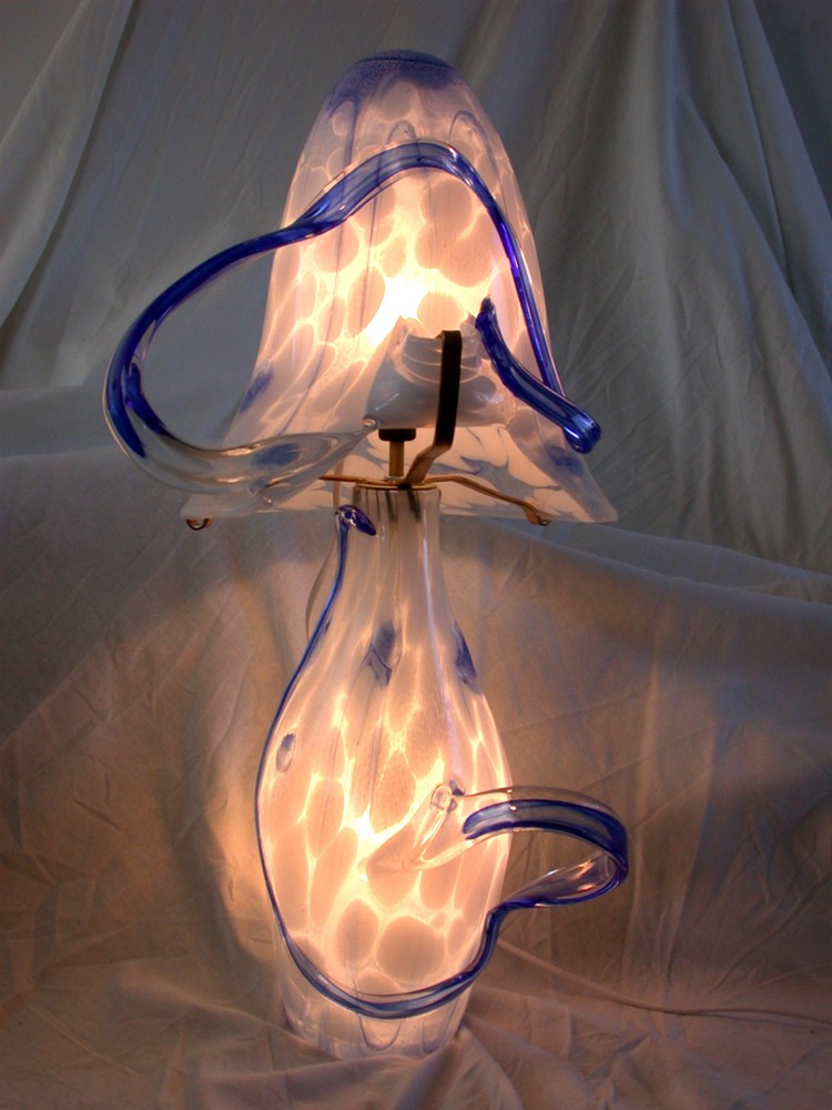 Lampe eclate blanche echarpe bleu