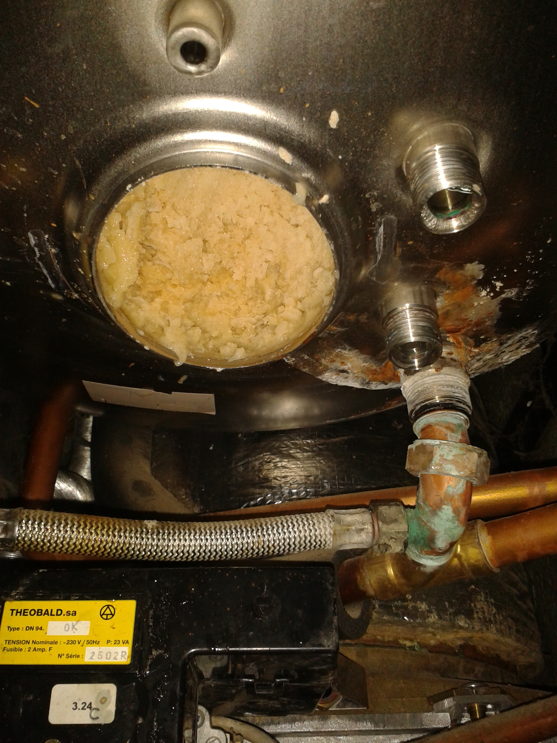 un plombier pour dépannage de chauffe-eau qui fuit à montivilliers
