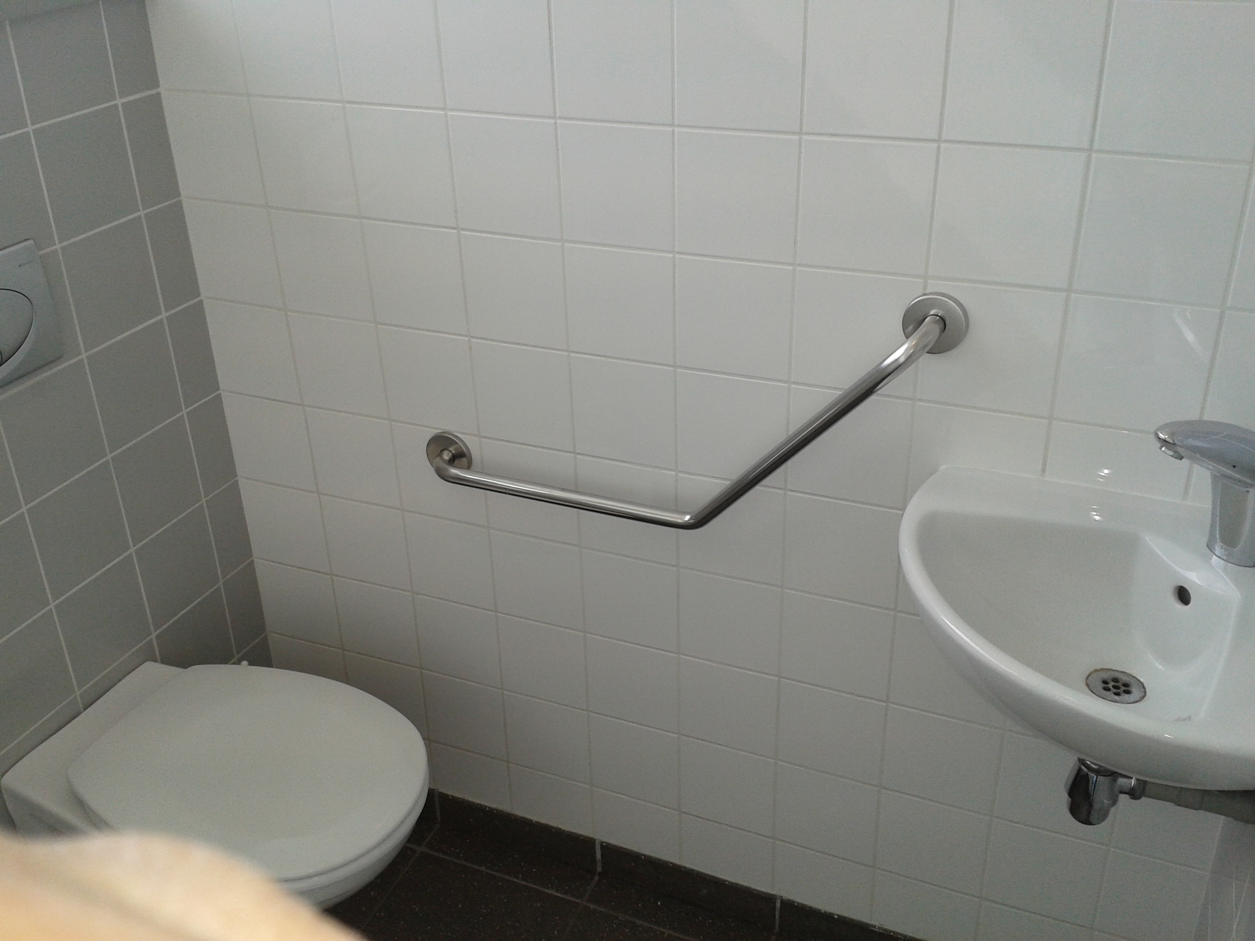 un plombier a montivilliers pour une recherche de fuite d'eau et détection de robinet toilette qui fuit montivilliers