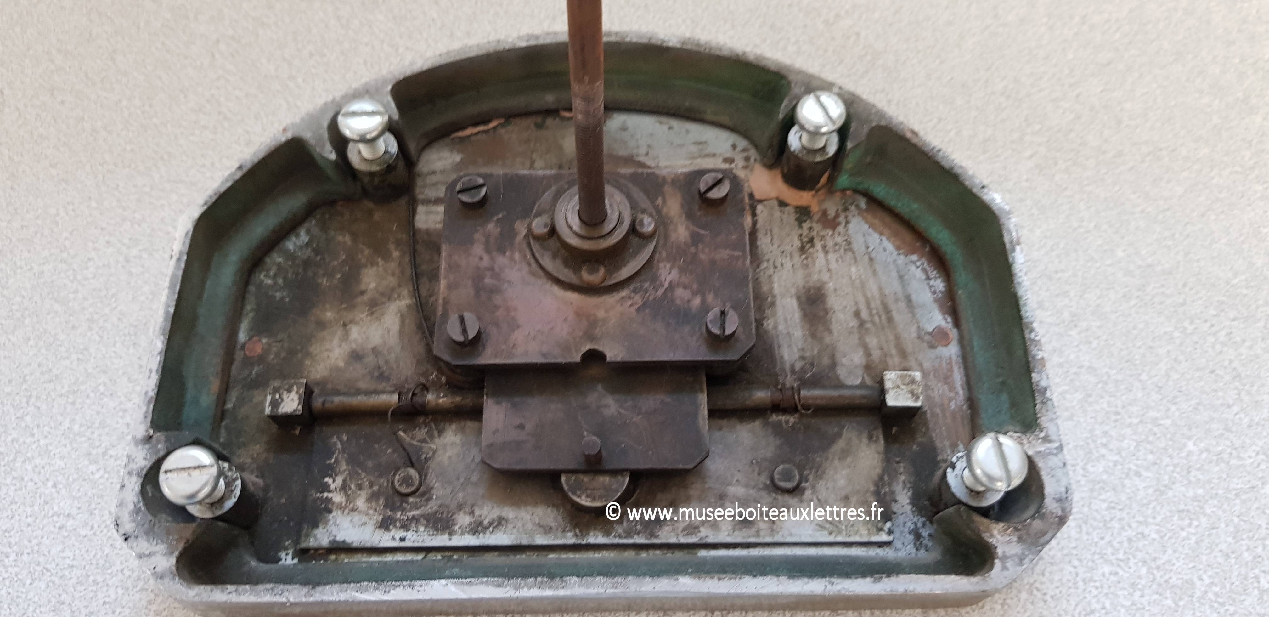 boite à lettres PTT,  pneumatiques