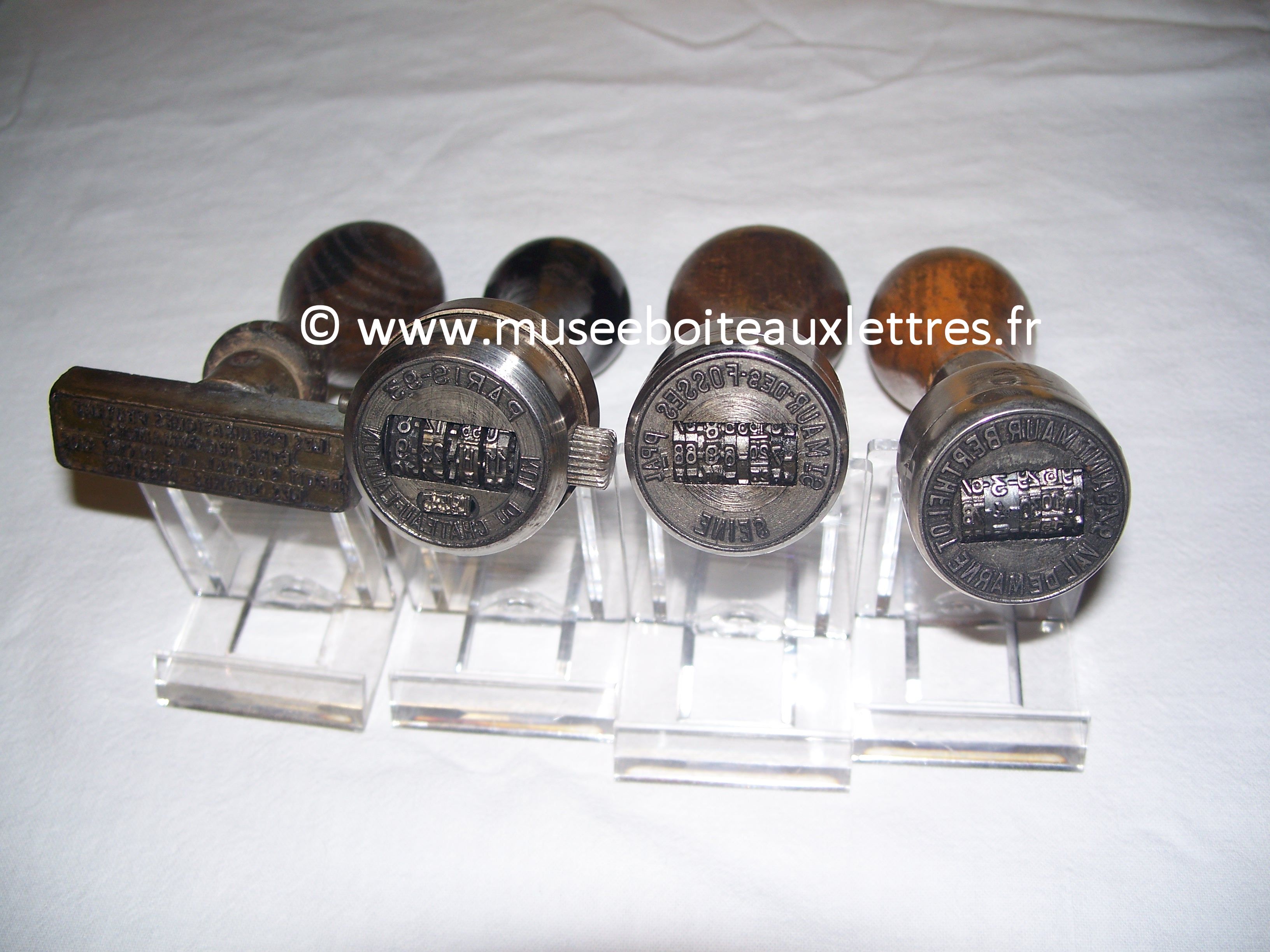 timbres a date et griffes ptt