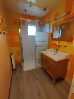 Rénover sa salle de bains sans casser le carrelage à Bouguenais