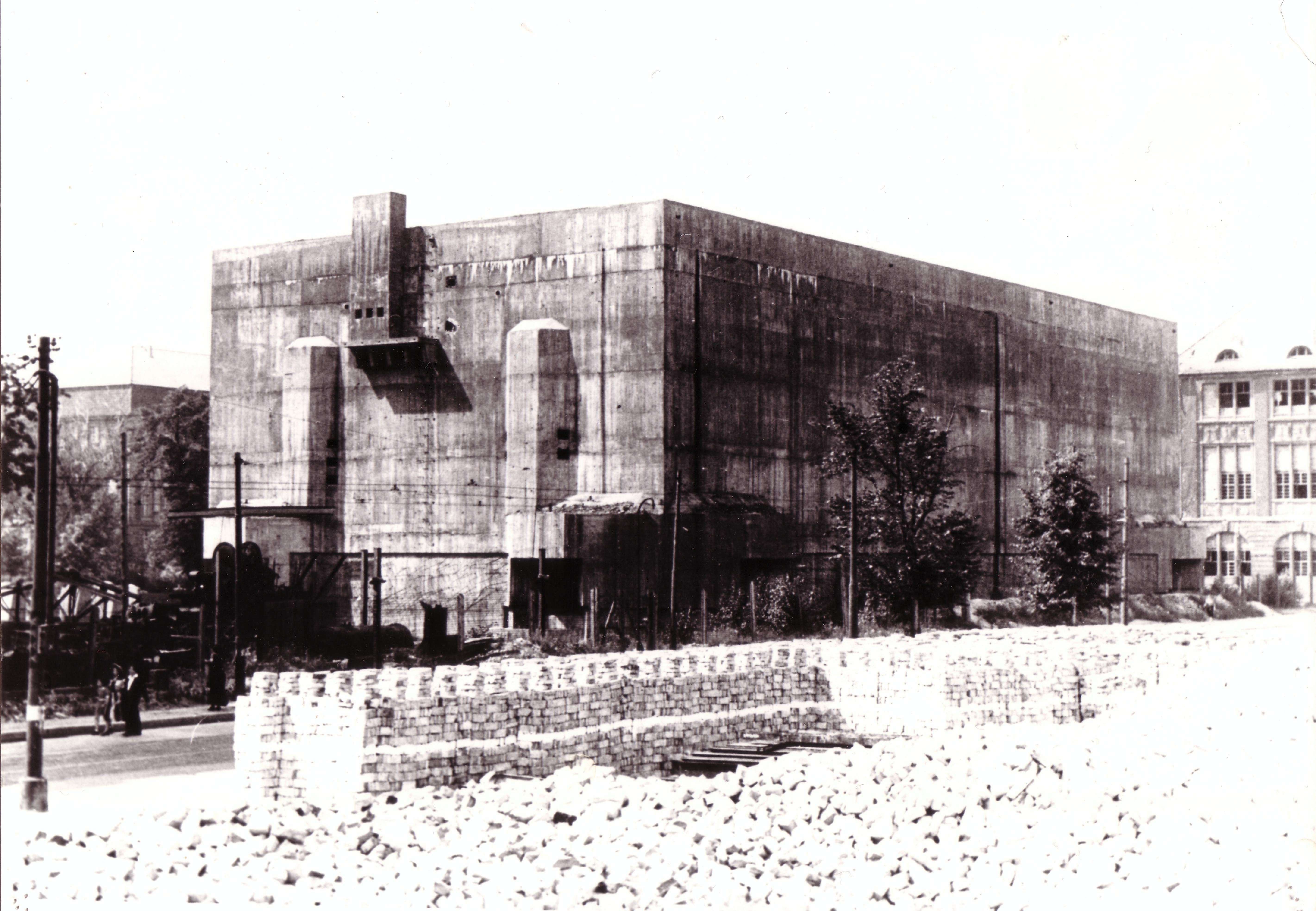 Photo ancienne du Bunker voisin de chez nous avant la construction du HLM