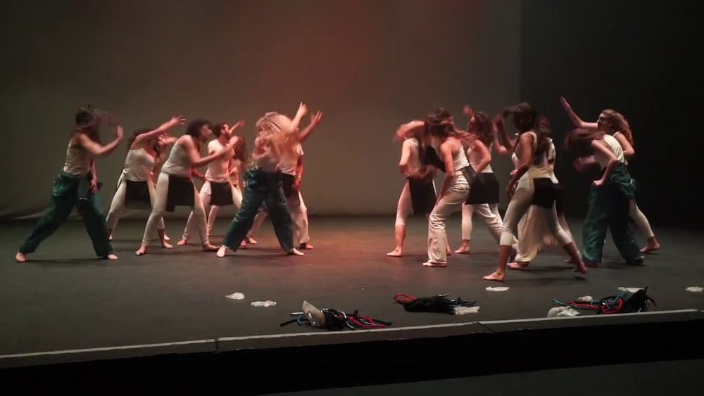 D8sx8 danse bandana futuriste afro