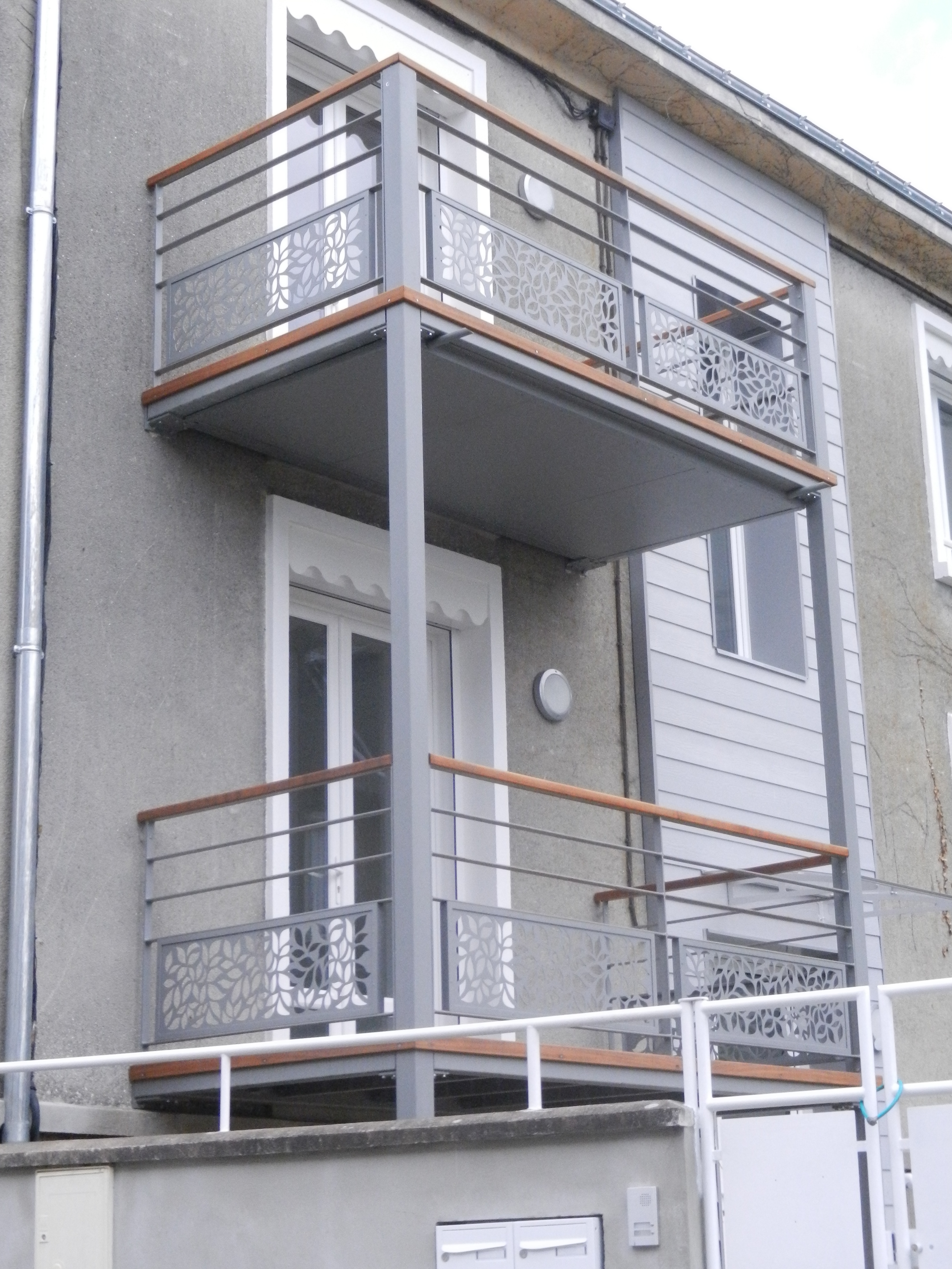 Garde-corps soubassement tôle découpée