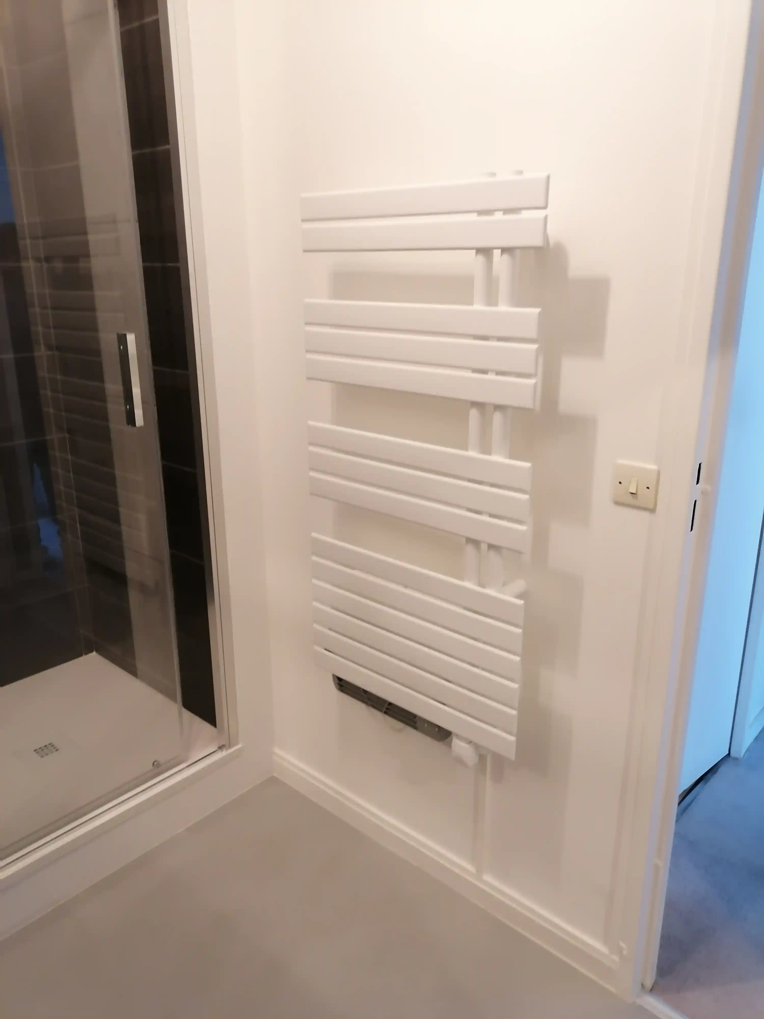 Installation d un seche serviette electrique soufflant aux sorinieres 44