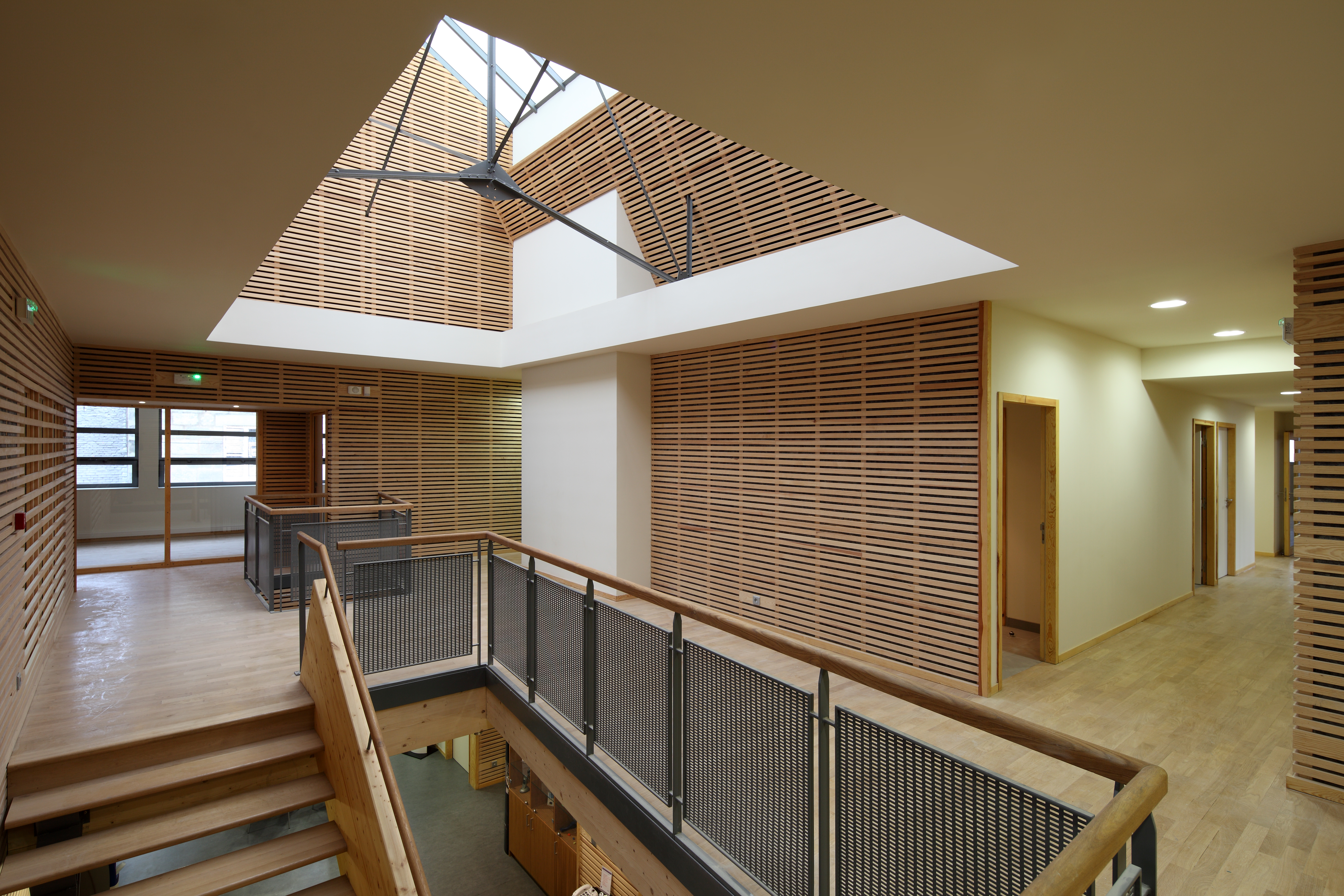 Agencement bureaux escalier bouysse
