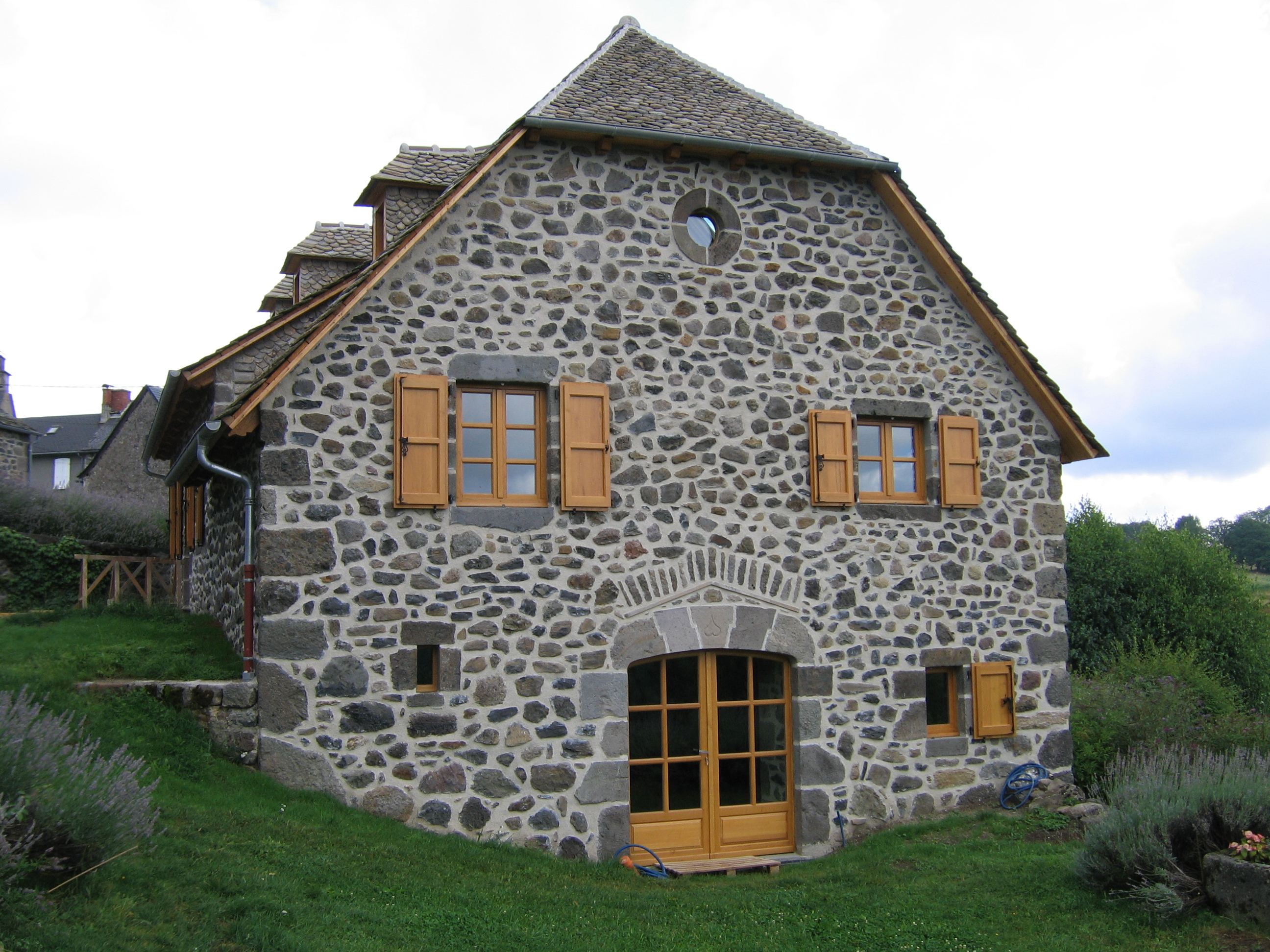 Maison porte fenetres bouysse