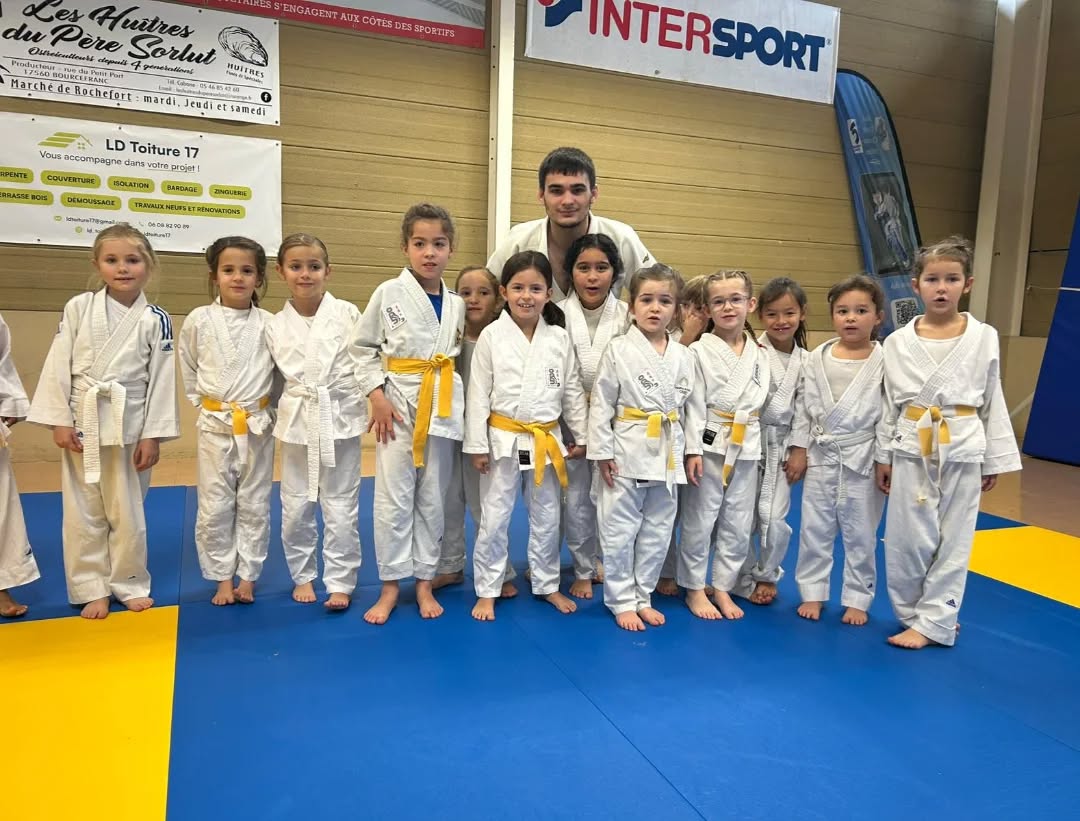 581798256 18056432795641576 3579040881417756017 n