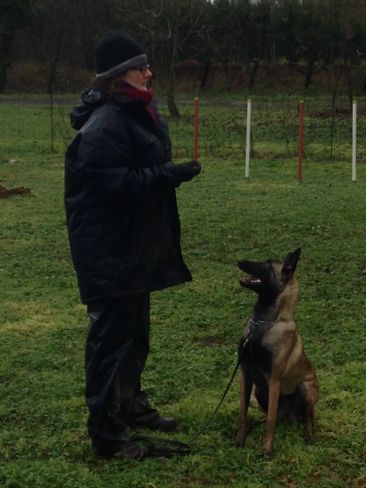 Elky - exercice des positions a distance : assis, a Ecouen
