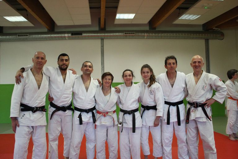 l'équipe enseignante de l'Aunis Judo Kendo 17 avec Madame Jane Bridge