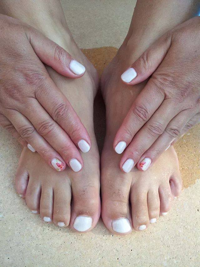 Soak off perle nail art aquarelle mains et pieds