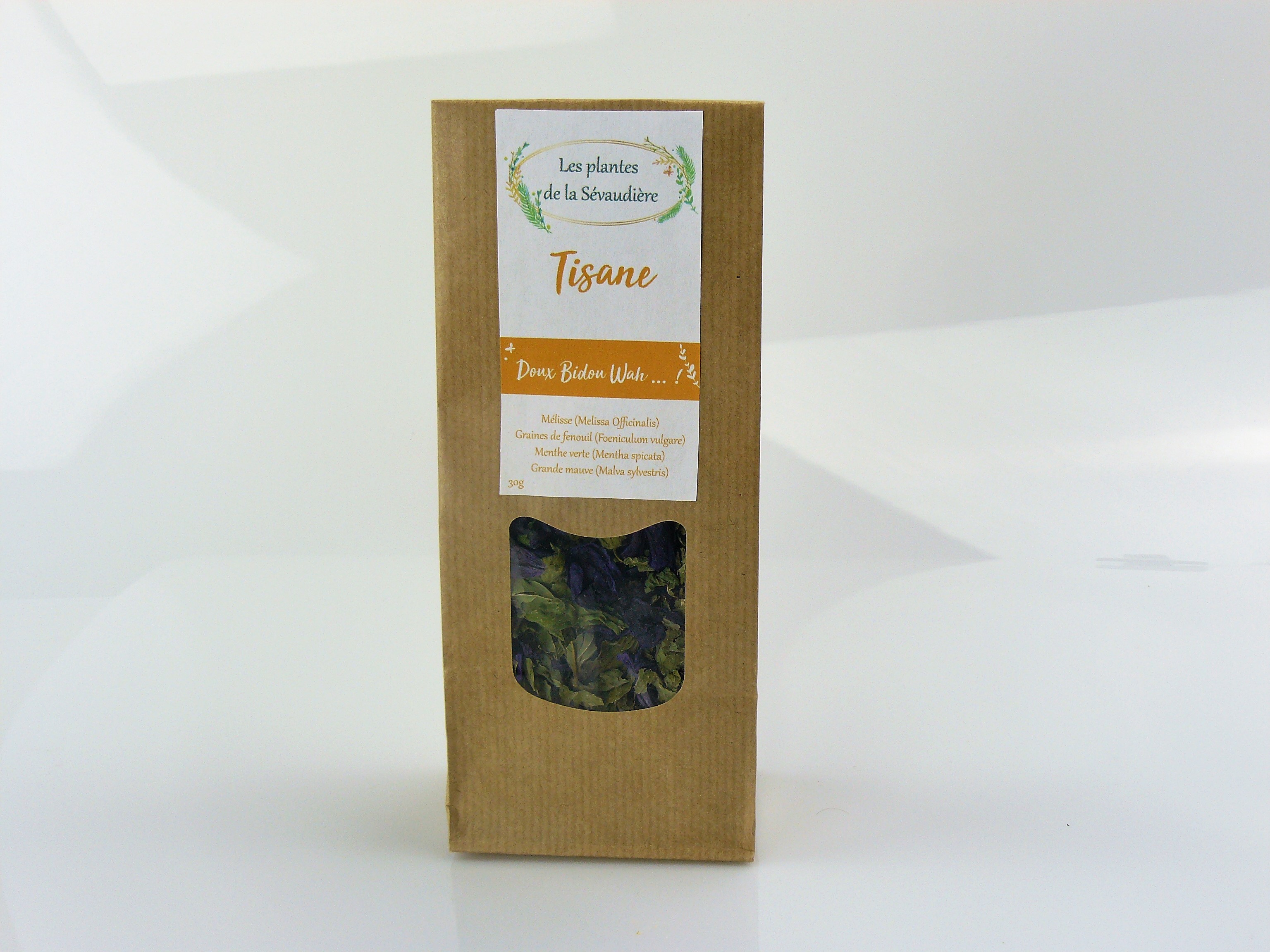 La doux bidou. Wah ! 30g - 6.70€
La menthe verte et la mélisse s'assemblent joyeusement pour égayer les papilles et ouvrir l'appétit. Alors que la mauve exprime sa douceur en dévoilant une eau bleutée. 

Composition : Feuiles de mélisse (melissa officinalis), graines de fenouil (foeniculum vulgare), feuilles de menthe verte (mentha spicata), fleurs de grande mauve (malva sylvestris).
