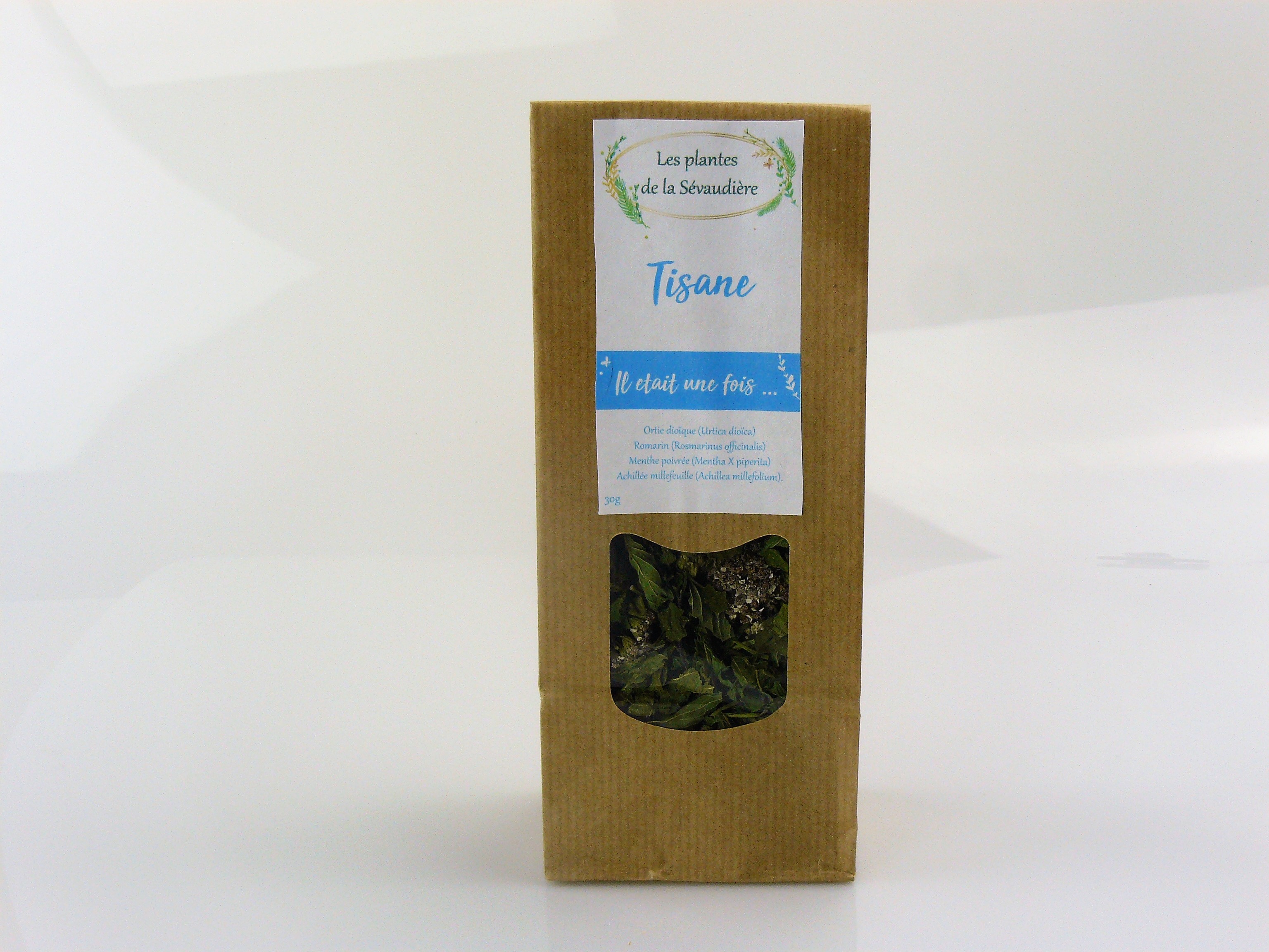 Il était une fois 30g - 6€70
Très fraîche elle accompagne admirablement les fins de gros repas. Et sera une bonne alliée à l'entrée du printemps.

Composition : Feuilles d'ortie dioïque (urtica dioïca), feuilles de romarin (rosmarinus officinalis), feuilles de menthe poivrée (mentha x piperita), sommités d'achillée millefeuille (achillea millefolium).