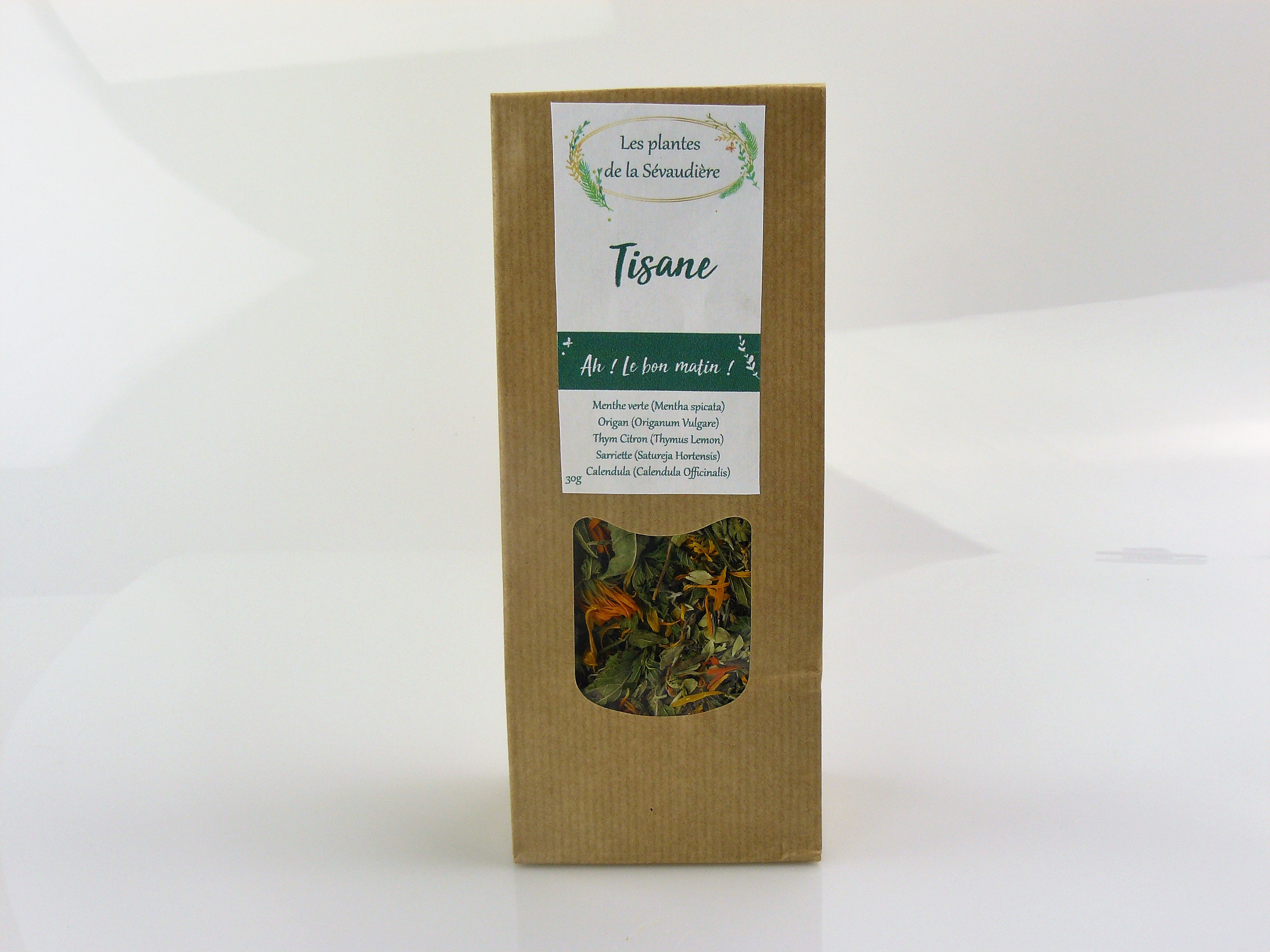 Ah ! le bon matin ! 30g - 6€70
Une tisane aux notes d'air pur, idéale en toute saison.

Composition : feuilles de thym citron (Thymus citriodorus), feuilles d’origan (origanum vulgare), feuilles de sarriettes (saturjea), pétales de calendula (calendula officinalis), feuilles de menthe verte (mentha spicata).