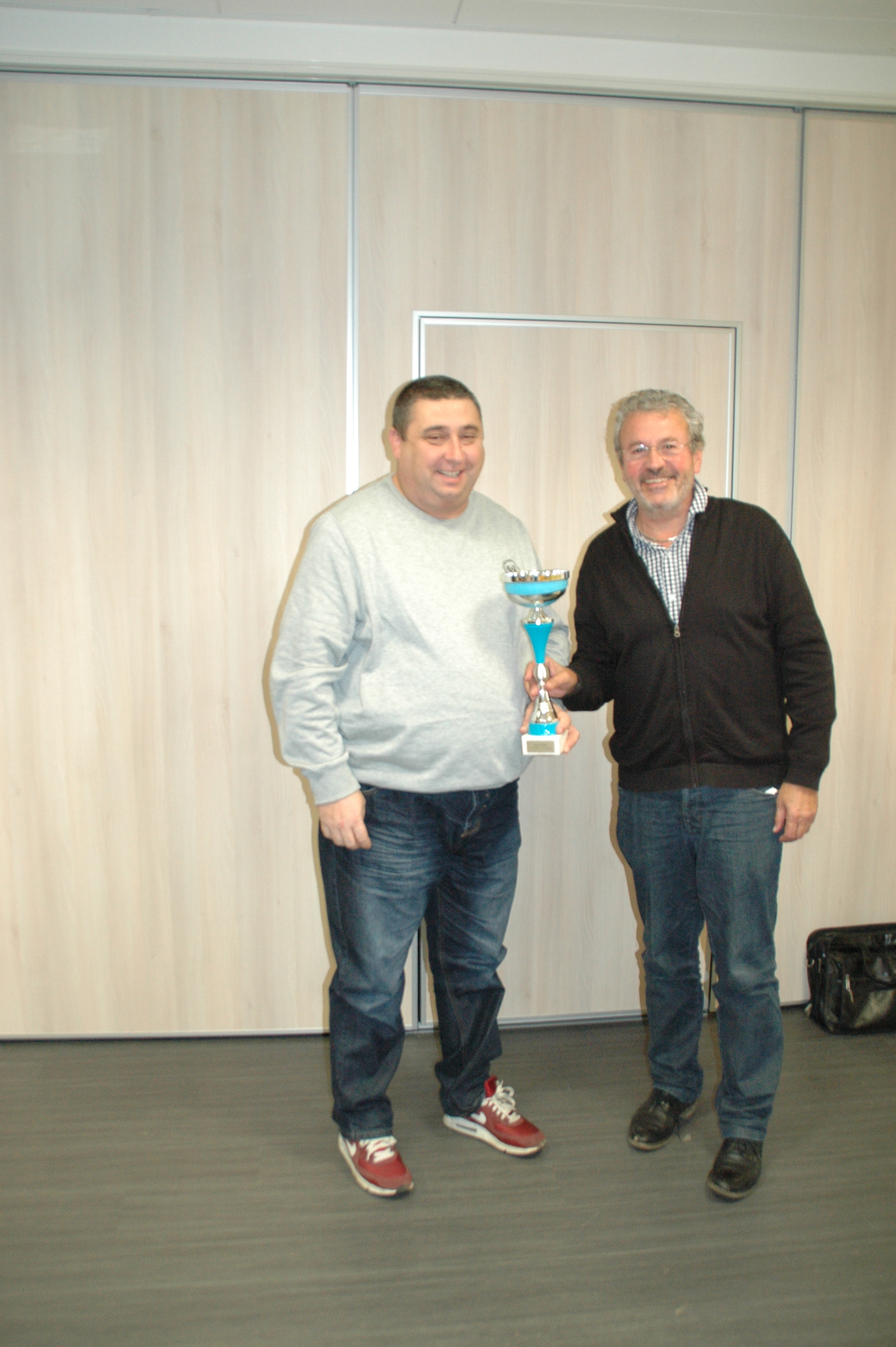 Remise d une recompense au meilleur 3eme division du CBD Patrice Sanna 