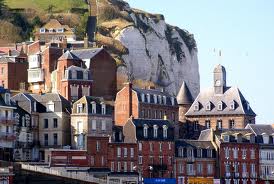 Ville et falaise