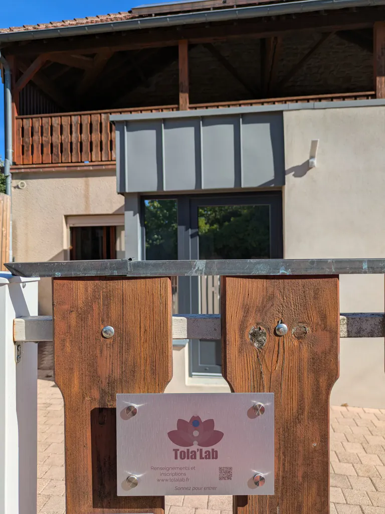 Plaque studio yoga dole