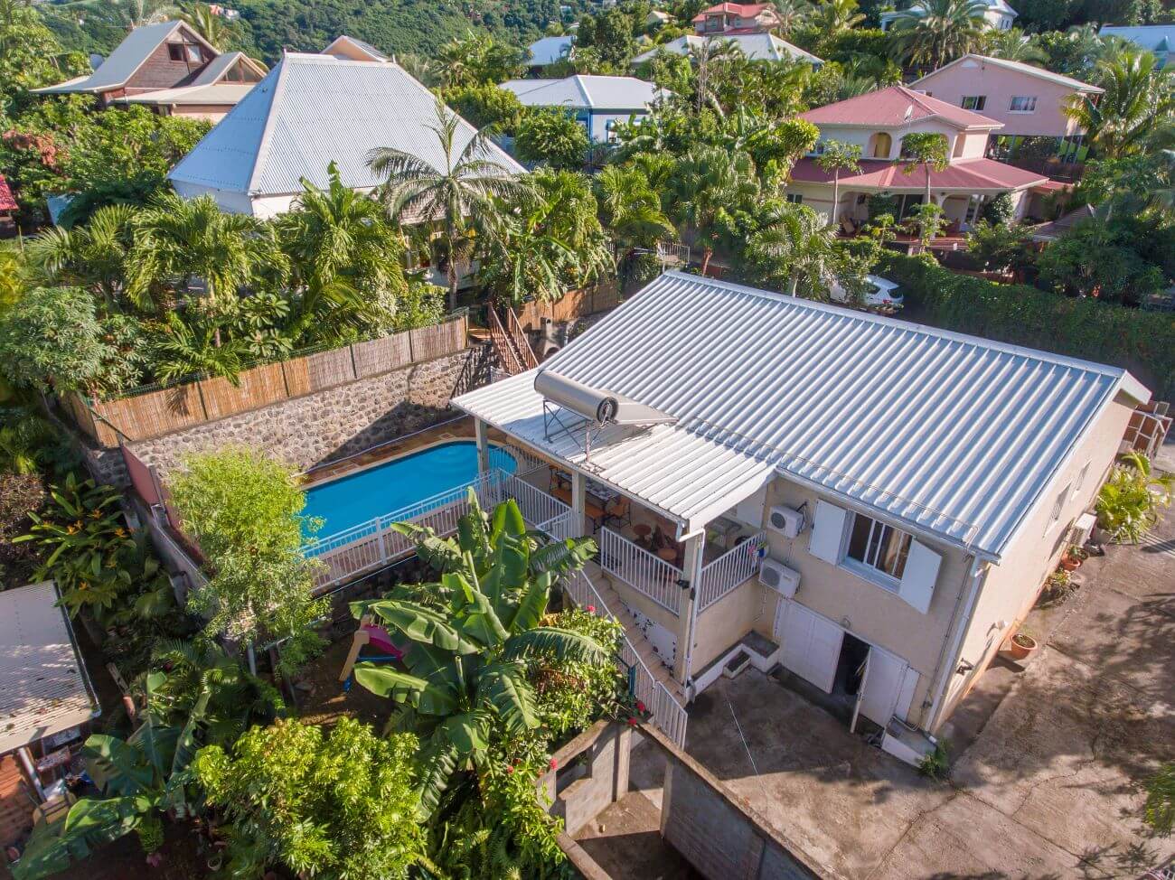 Maison tout confort avec piscine reunion gite zot case en dur