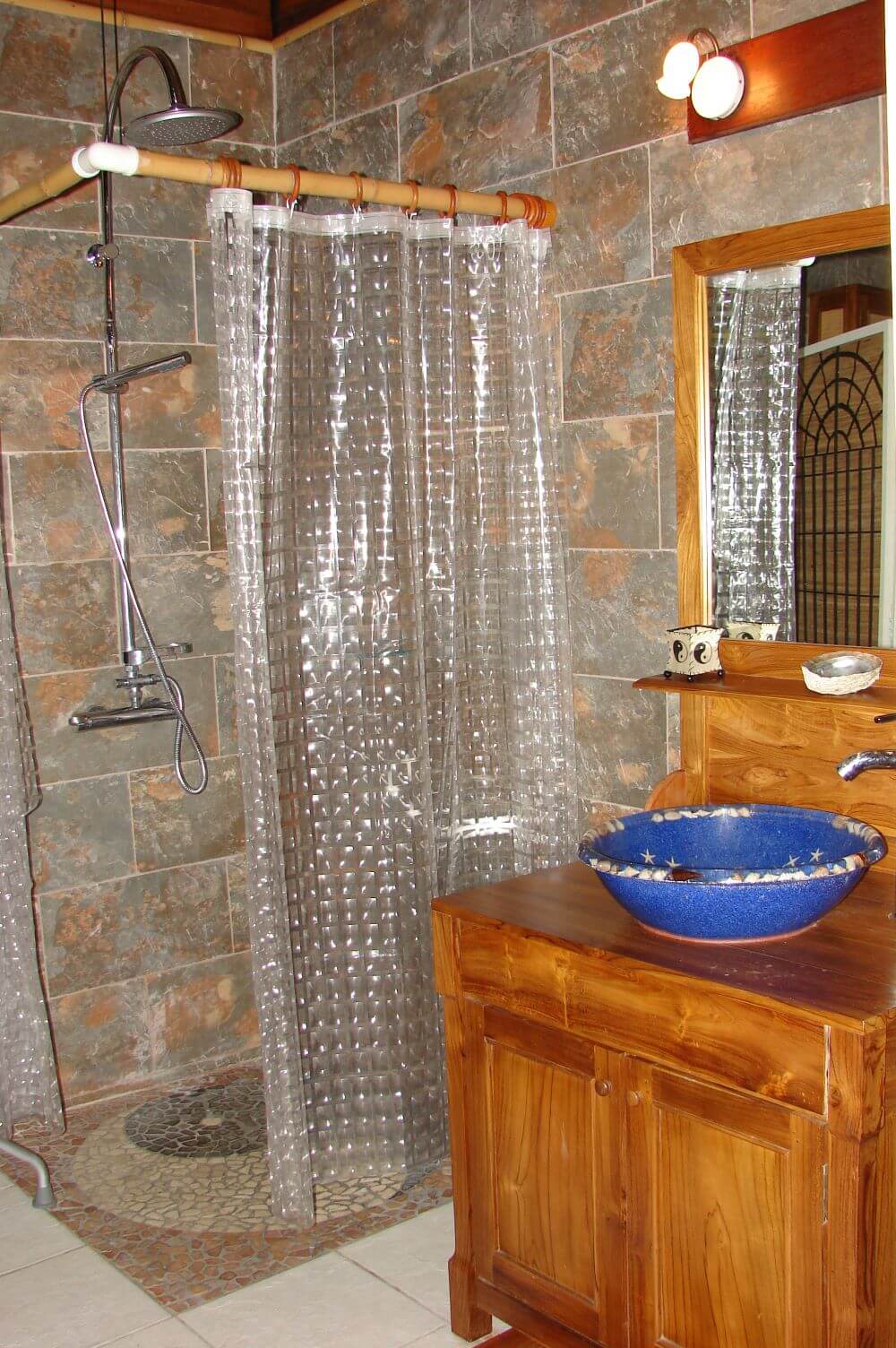 Salle de bain gite zot case en natte